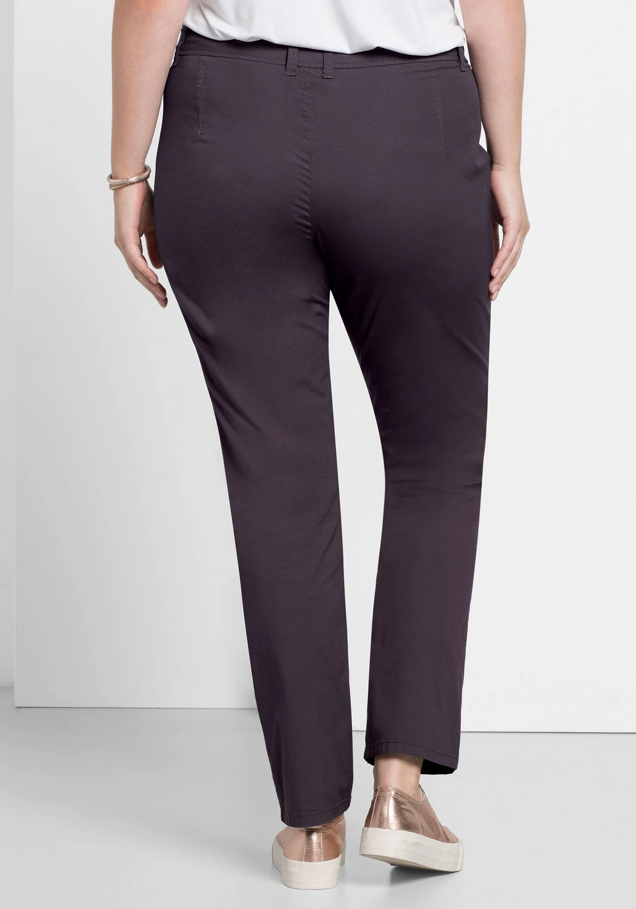 Sheego Schmal Zulaufende Chinohose Mit Bundfalten 5 Sheego Schmal Zulaufende Chinohose Mit Bundfalten – Bild 3