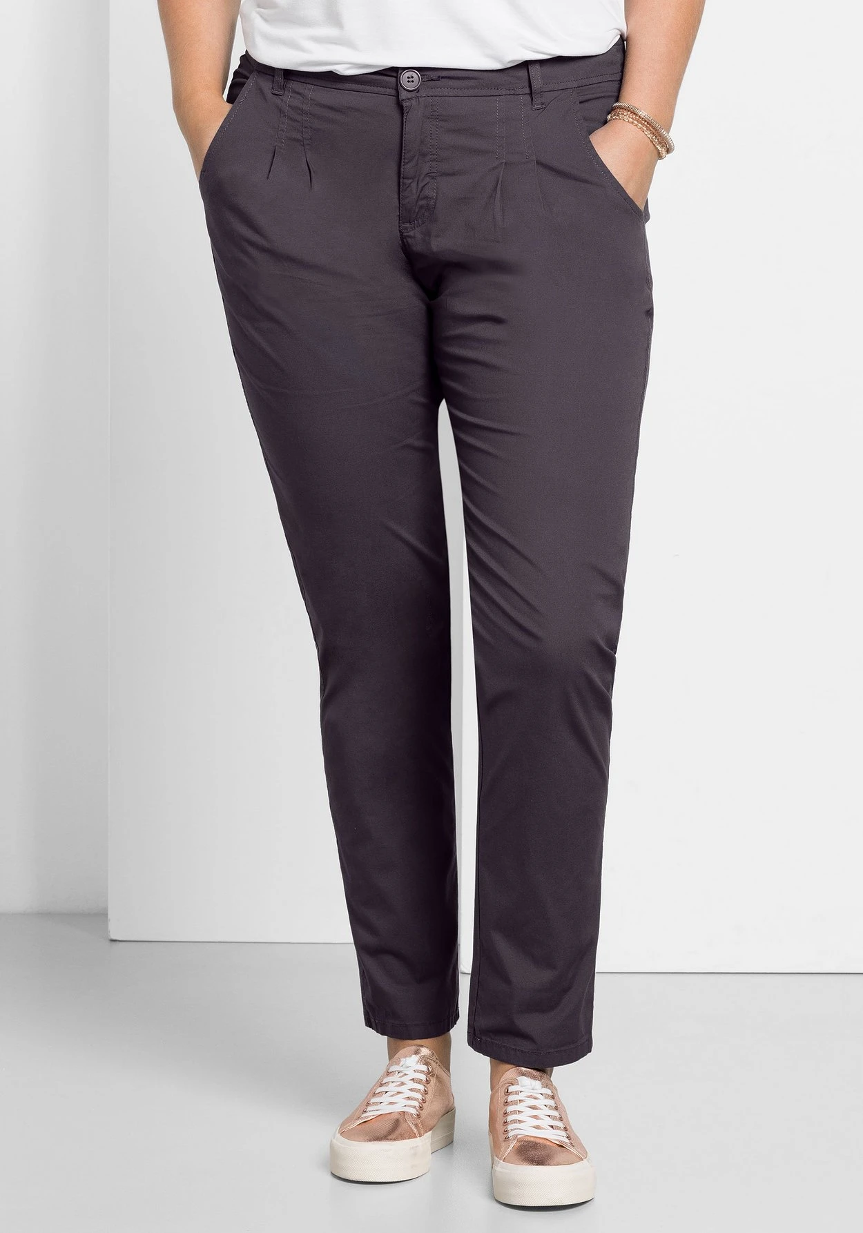 Sheego Schmal Zulaufende Chinohose Mit Bundfalten 3 Sheego Schmal Zulaufende Chinohose Mit Bundfalten