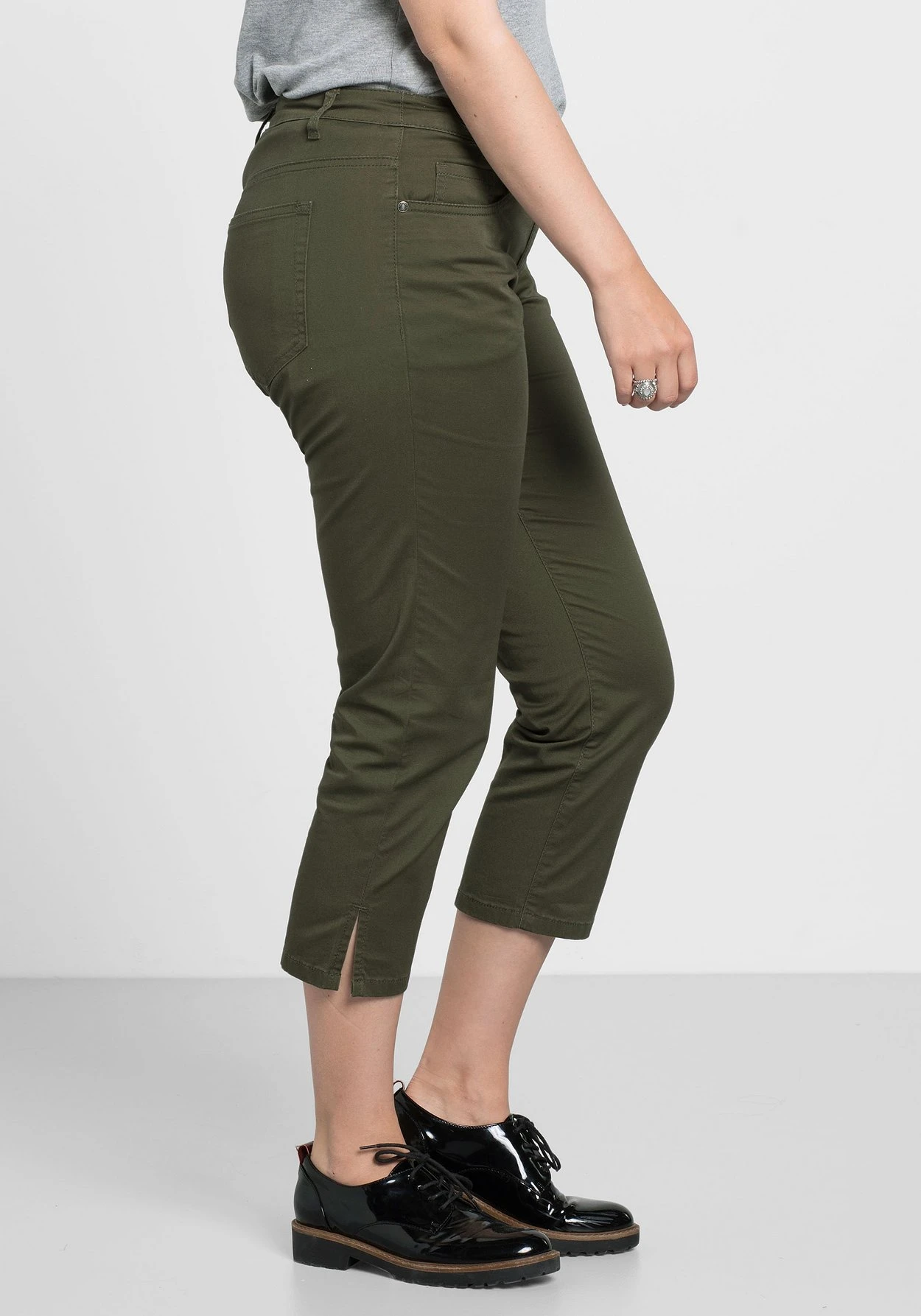 Sheego Schmale 7/8-Hose Aus Elastischem Baumwoll-Twill 4 Sheego Schmale 7/8-Hose Aus Elastischem Baumwoll-Twill – Bild 2