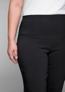 Sheego Gerade Hose In Schlupfform Mit Bodyforming-Effekt 18 Sheego Gerade Hose In Schlupfform Mit Bodyforming-Effekt -Sheego Verkaufsgeschäft 11294000289 00HZ4 00 SH