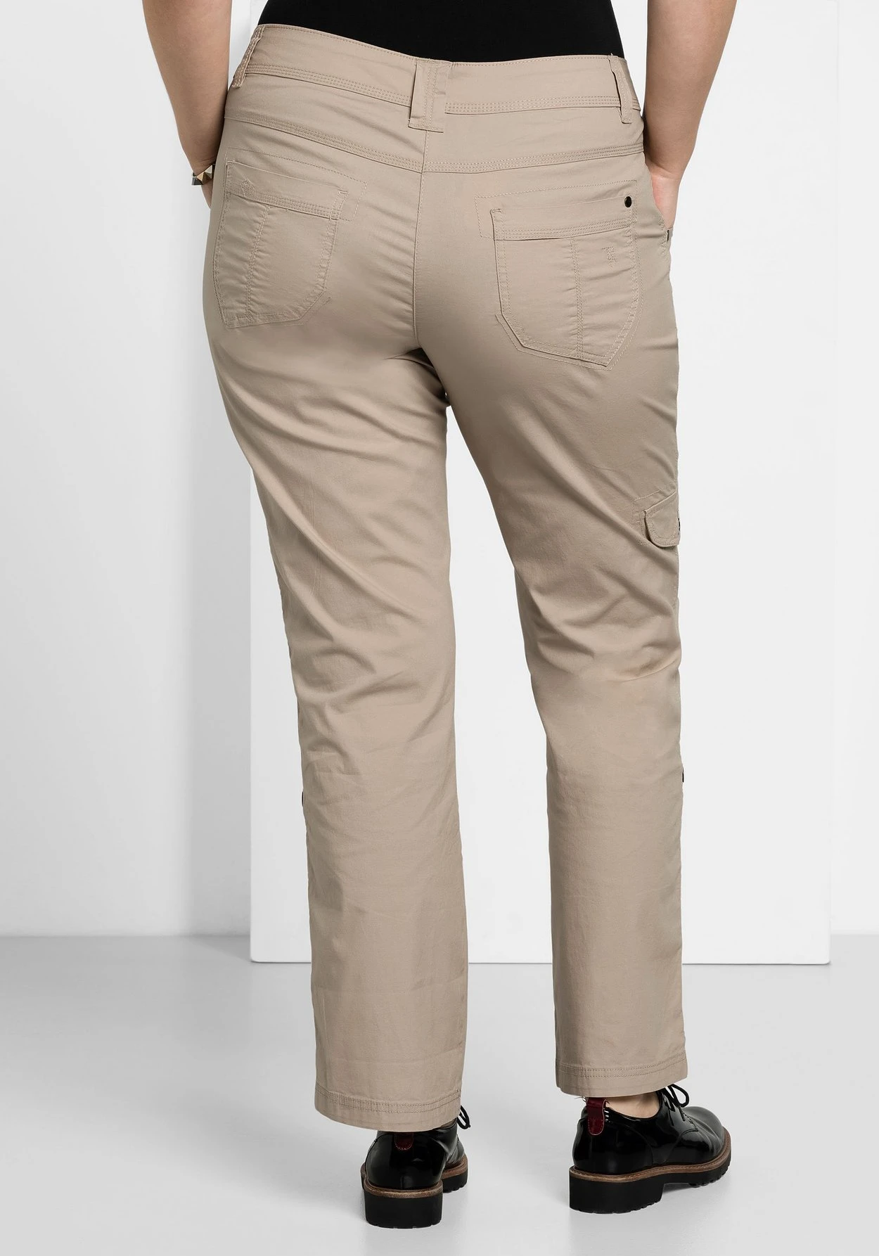 Sheego Gerade Cargo-Hose Mit Krempelbaren Beinen 5 Sheego Gerade Cargo-Hose Mit Krempelbaren Beinen – Bild 3