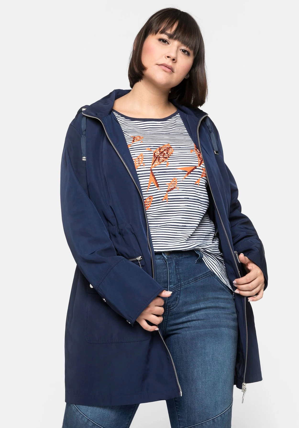 Sheego Outdoorjacke Mit Kapuze Und 2-Wege-Reißverschluss 7 Sheego Outdoorjacke Mit Kapuze Und 2-Wege-Reißverschluss – Bild 5