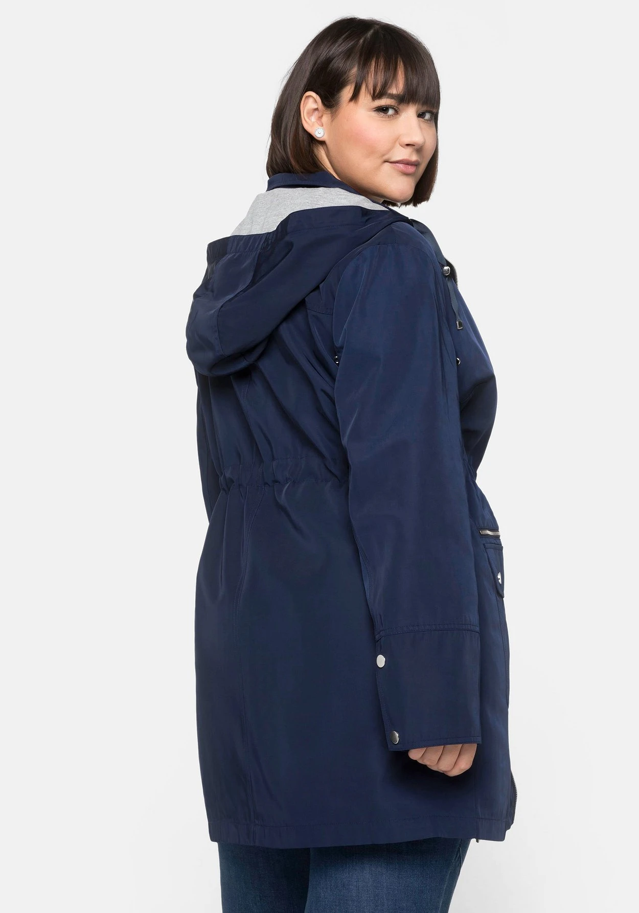 Sheego Outdoorjacke Mit Kapuze Und 2-Wege-Reißverschluss 4 Sheego Outdoorjacke Mit Kapuze Und 2-Wege-Reißverschluss – Bild 2