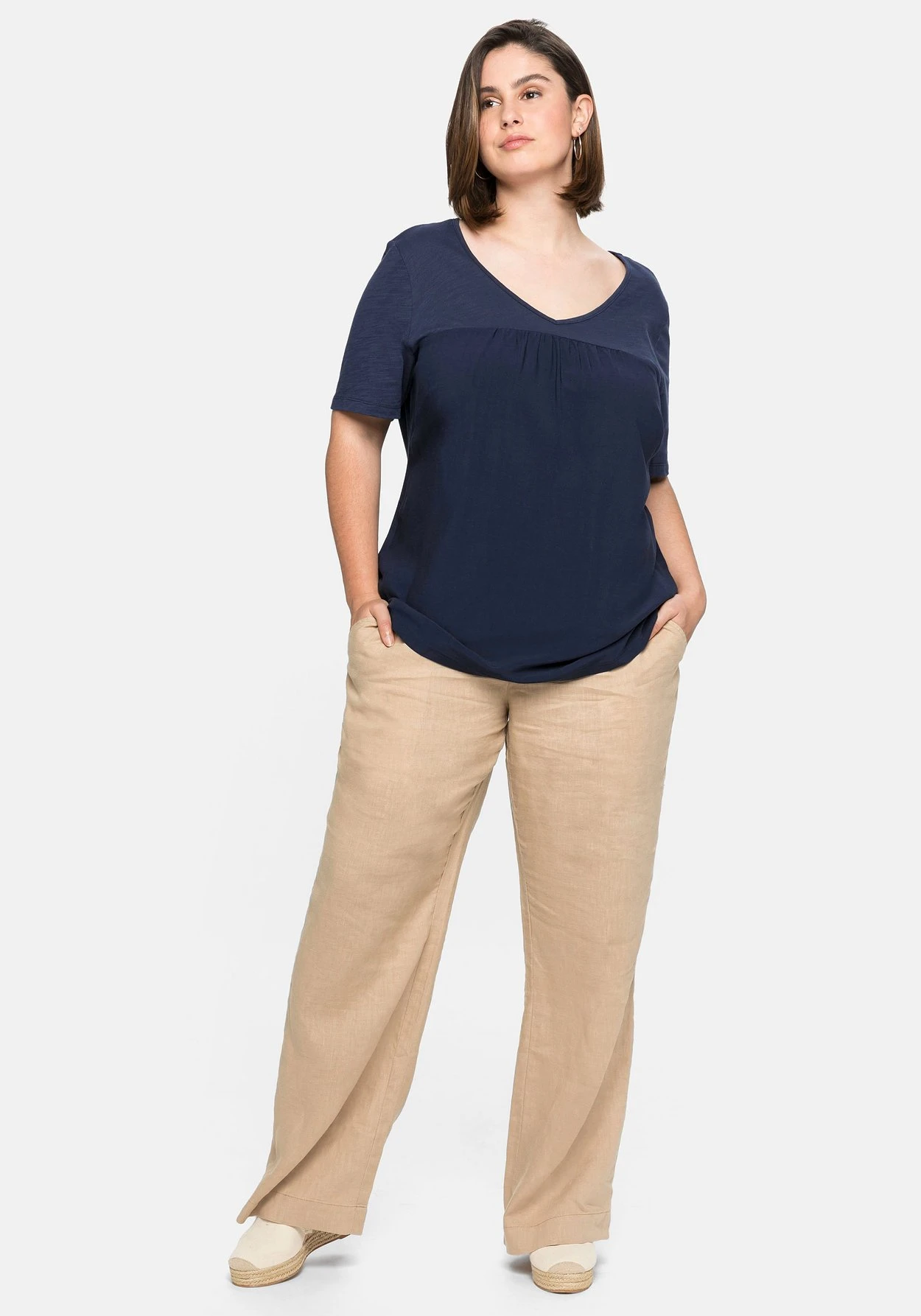 Sheego Shirt Im Materialmix, In A-Linie 6 Sheego Shirt Im Materialmix, In A-Linie – Bild 4