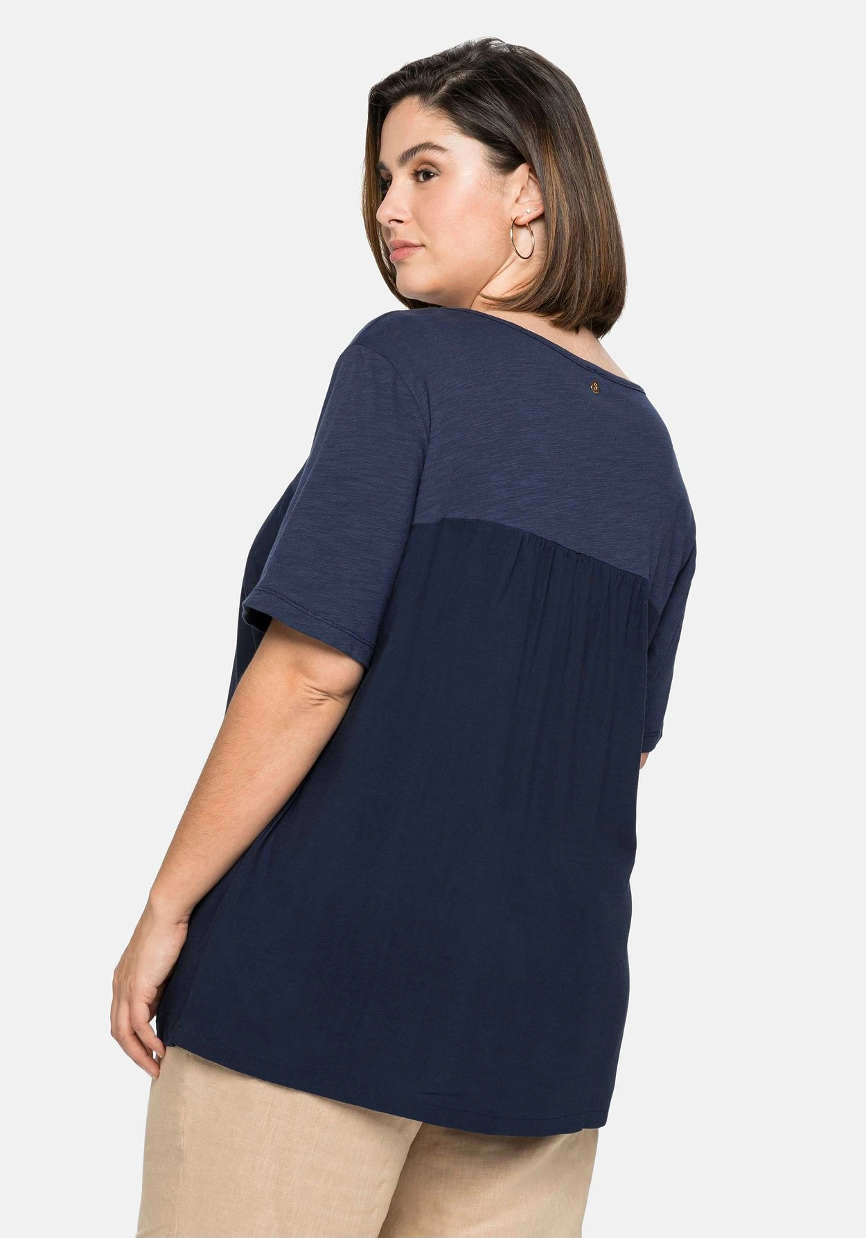 Sheego Shirt Im Materialmix, In A-Linie 4 Sheego Shirt Im Materialmix, In A-Linie – Bild 2