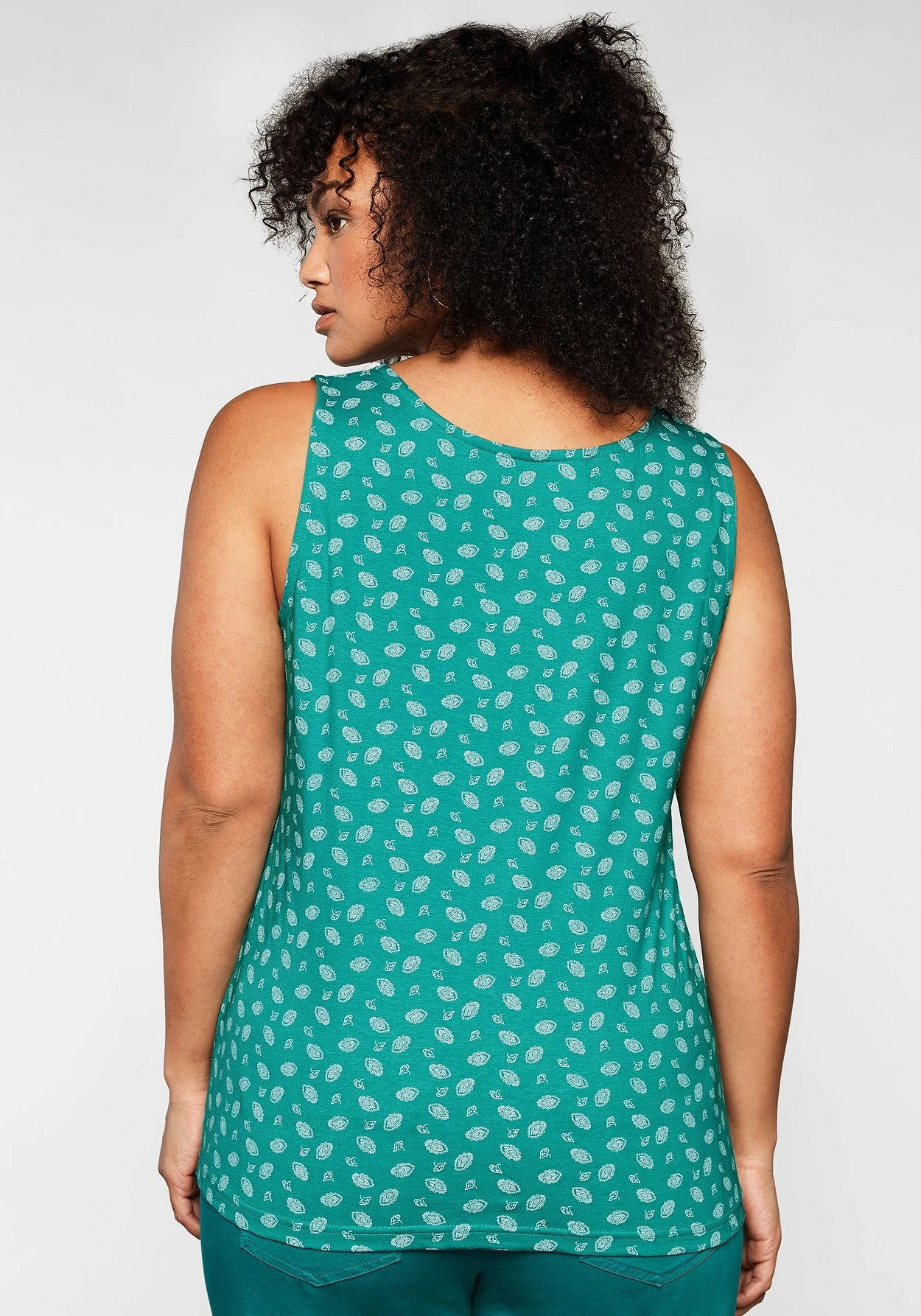 Sheego Top Mit Alloverdruck Und Spitze Am Ausschnitt 4 Sheego Top Mit Alloverdruck Und Spitze Am Ausschnitt – Bild 2