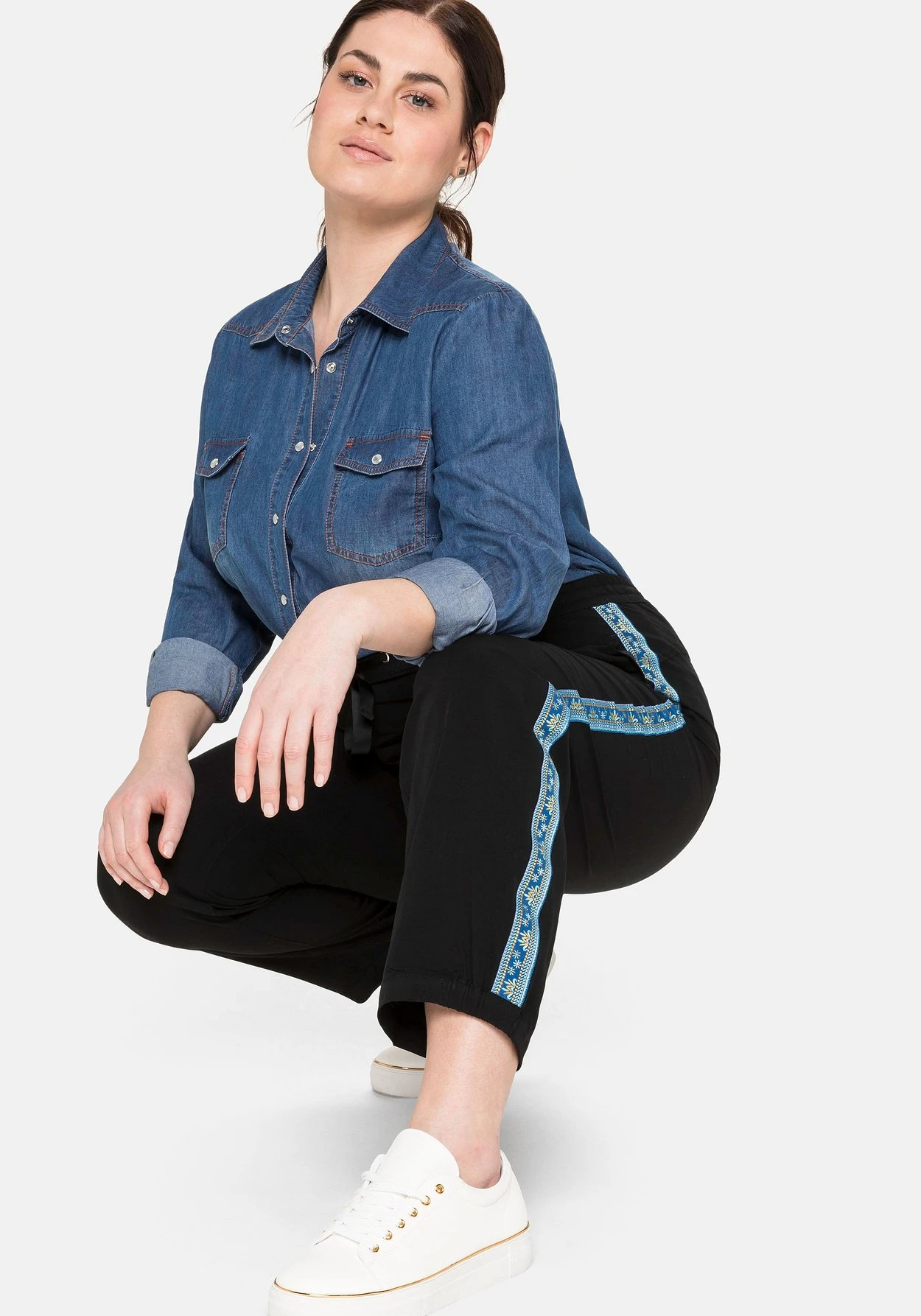 Sheego Joggpants Mit Seitlichem Tape Und Bindeband 9 Sheego Joggpants Mit Seitlichem Tape Und Bindeband – Bild 7