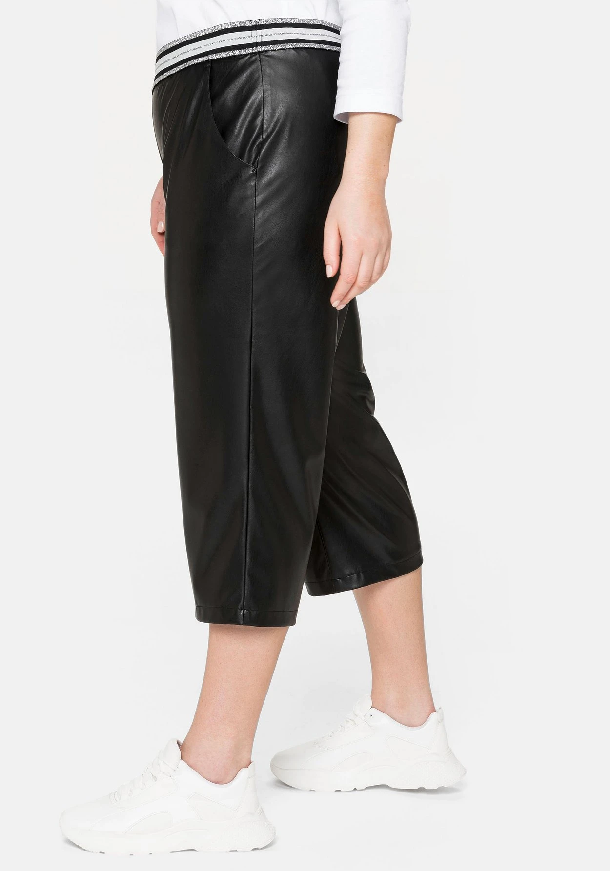 Sheego 3/4-Hose In Lederoptik, Mit Schlupfbund 4 Sheego 3/4-Hose In Lederoptik, Mit Schlupfbund – Bild 2