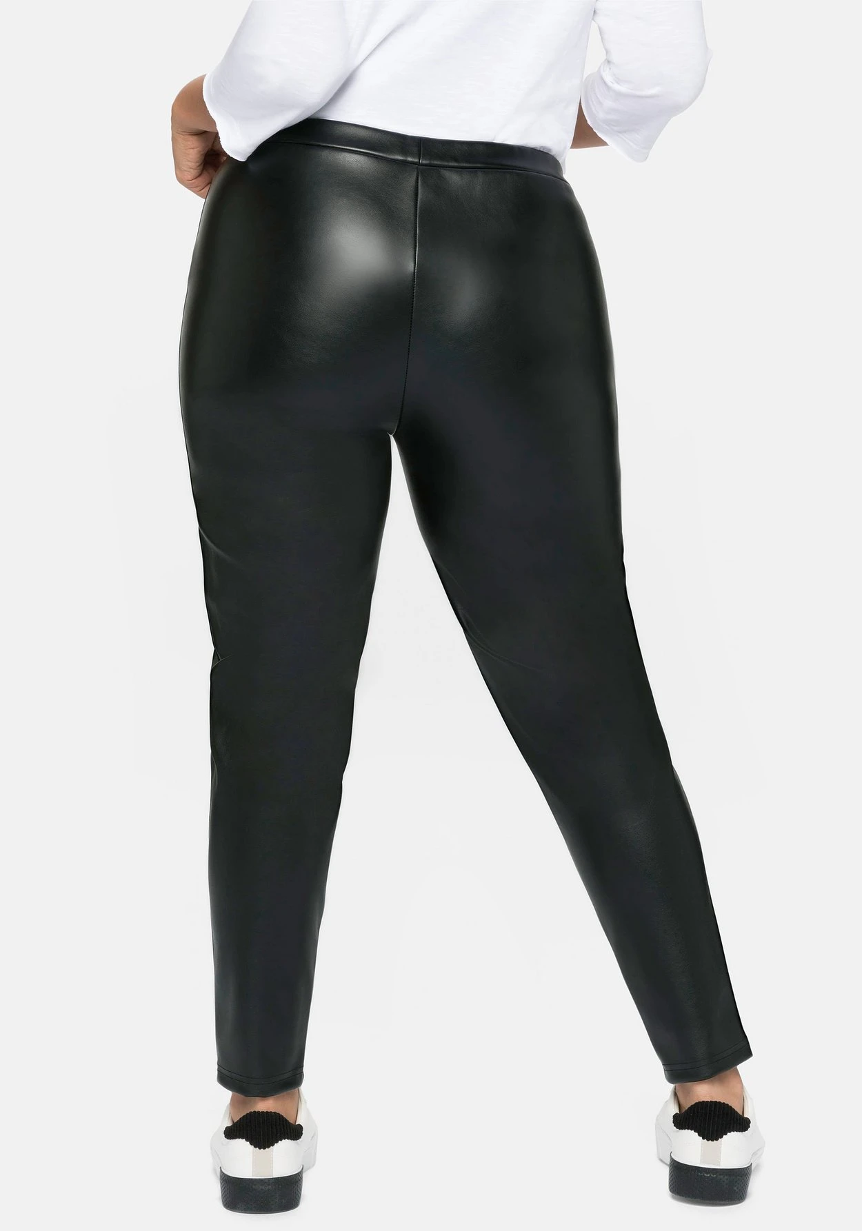 Sheego Leggings In Lederoptik, Mit Schlitz Am Saum 5 Sheego Leggings In Lederoptik, Mit Schlitz Am Saum – Bild 3