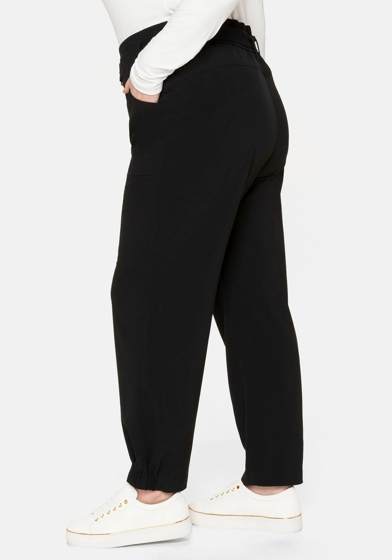 Sheego Joggpants Im Cargostil, Mit High-Waist-Bund 4 Sheego Joggpants Im Cargostil, Mit High-Waist-Bund – Bild 2