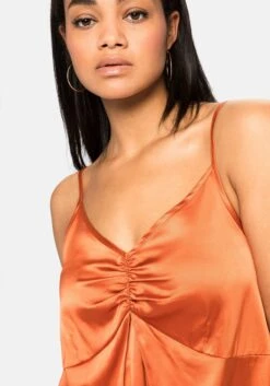 Sheego Top Mit Raffung Am Ausschnitt, Vorn Aus Satin 12 Sheego Top Mit Raffung Am Ausschnitt, Vorn Aus Satin -Sheego Verkaufsgeschäft 14006300337 03XF2 06 SH