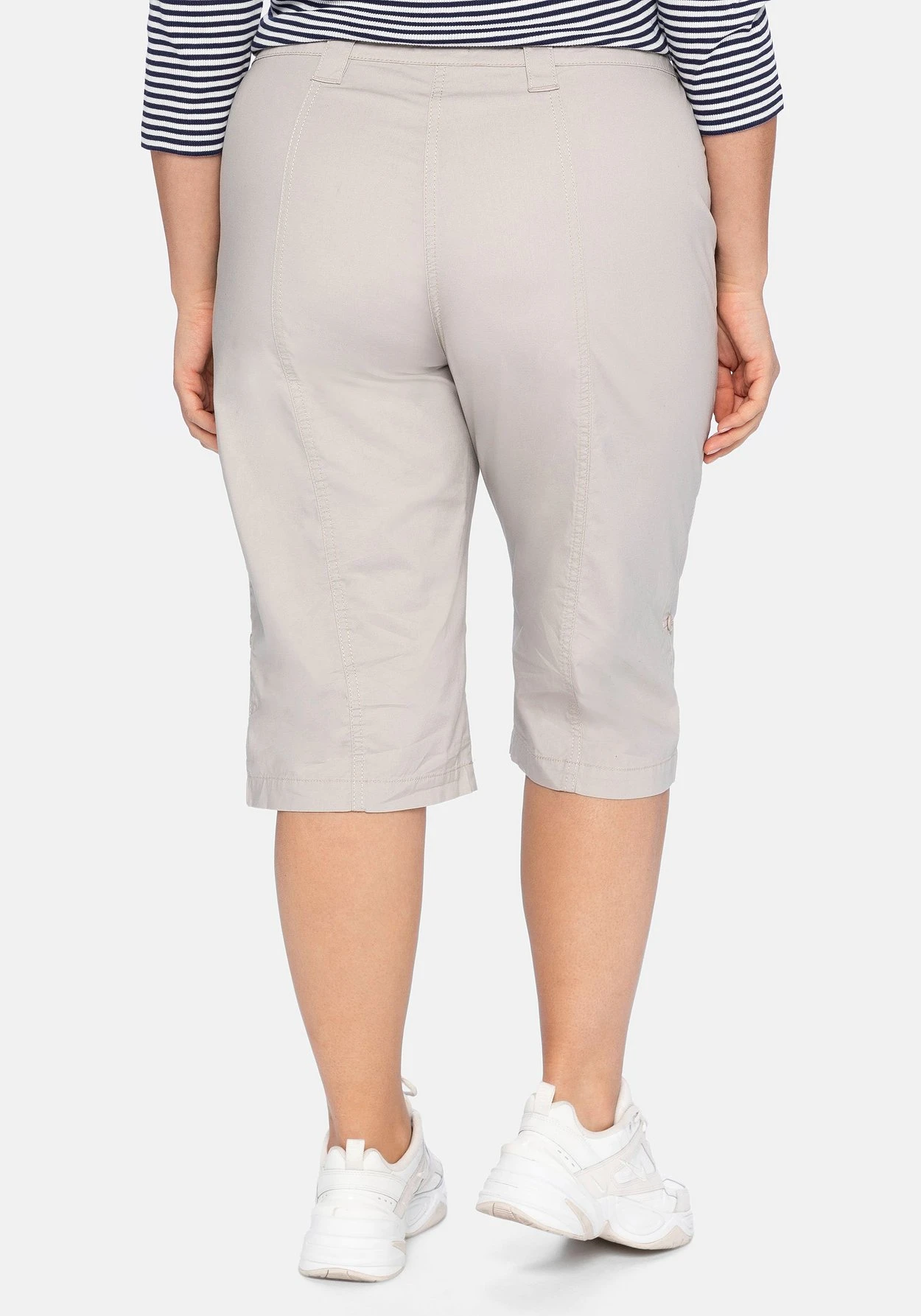 Sheego Stretch-Bermudas Mit Aufgesetzten Taschen Und Patten 5 Sheego Stretch-Bermudas Mit Aufgesetzten Taschen Und Patten – Bild 3