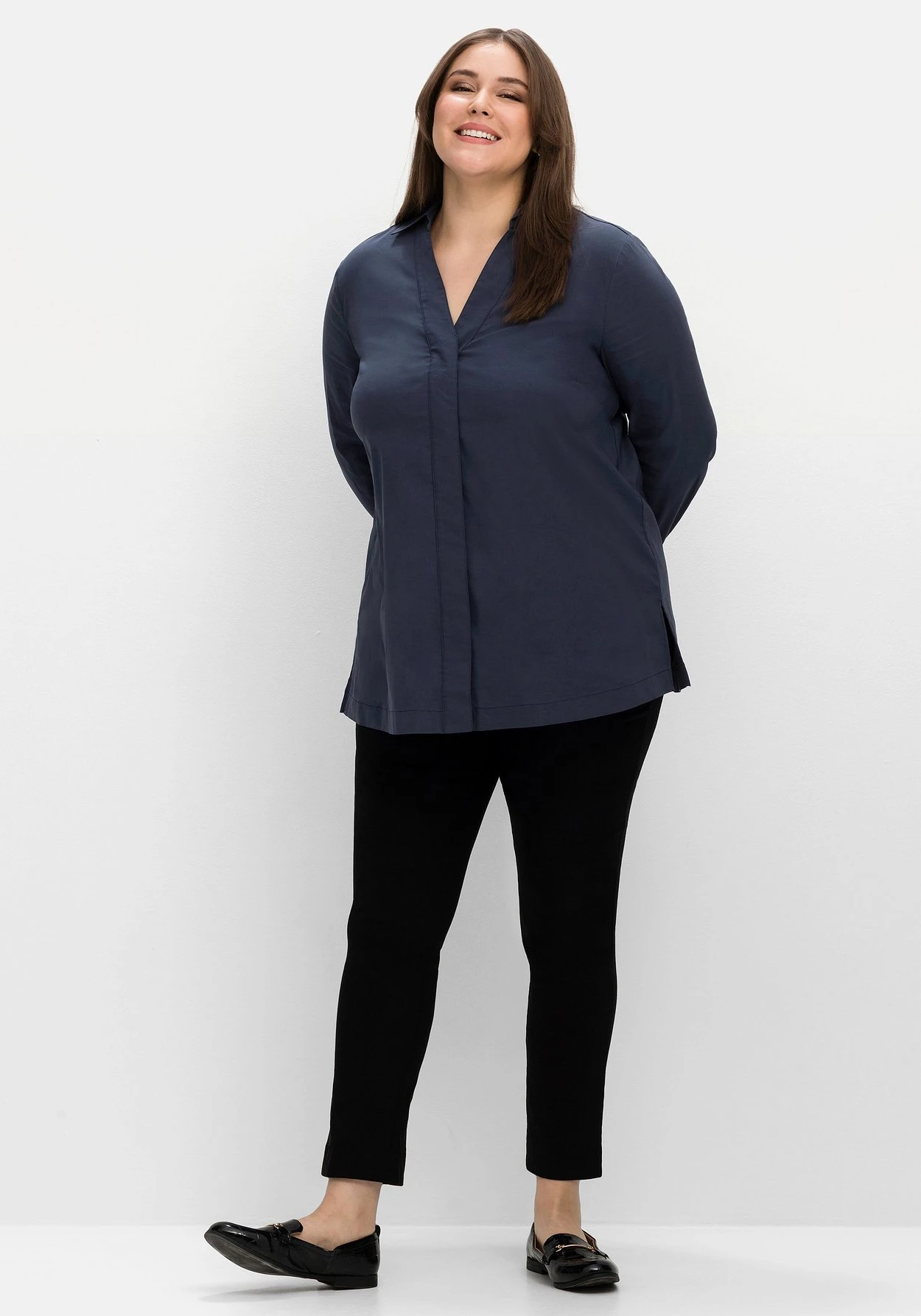 Sheego Hemdbluse Mit Verdeckter Knopfleiste 6 Sheego Hemdbluse Mit Verdeckter Knopfleiste – Bild 4