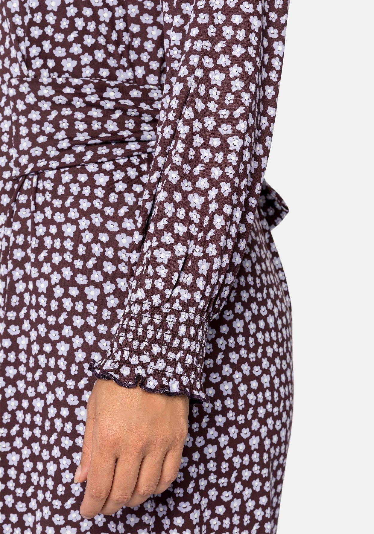 Sheego Jerseykleid Mit Alloverdruck Und Taillen-Bindeband 7 Sheego Jerseykleid Mit Alloverdruck Und Taillen-Bindeband – Bild 5