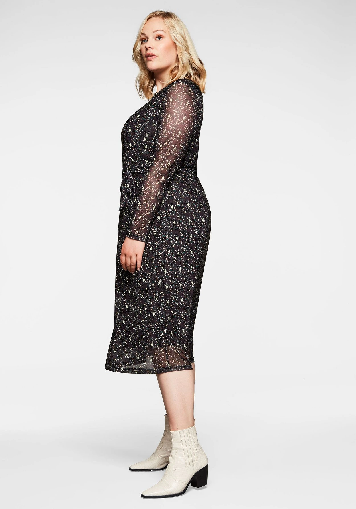 Sheego Mesh-Kleid Mit Millefleurs-Druck Und Bindegürtel 4 Sheego Mesh-Kleid Mit Millefleurs-Druck Und Bindegürtel – Bild 2