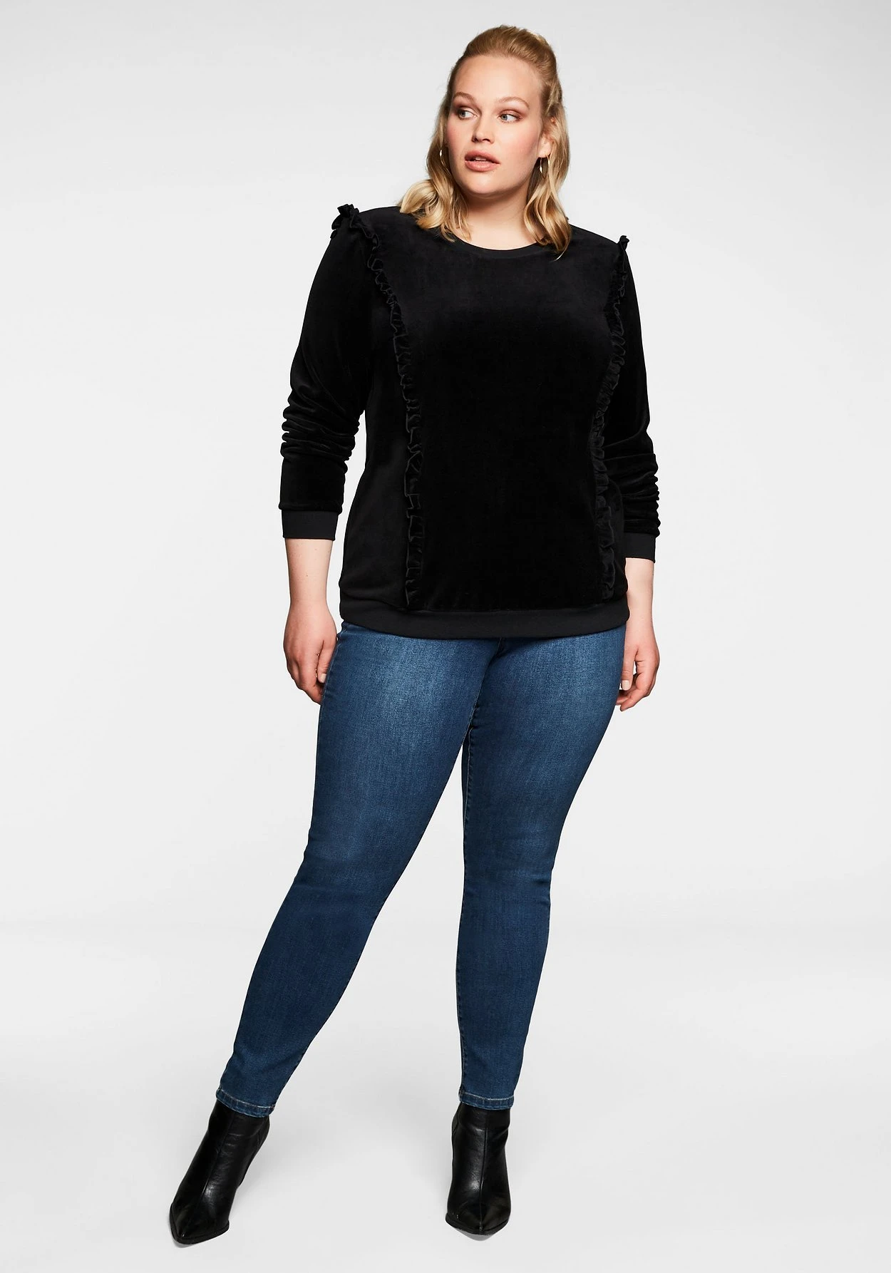 Sheego Sweatshirt Mit Rüschen, In Nickiqualität 6 Sheego Sweatshirt Mit Rüschen, In Nickiqualität – Bild 4