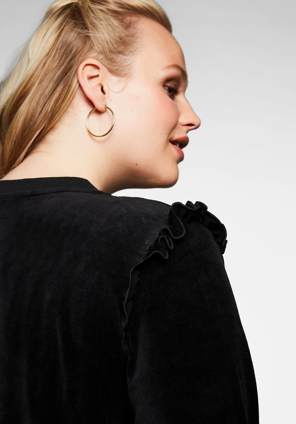 Sheego Sweatshirt Mit Rüschen, In Nickiqualität 7 Sheego Sweatshirt Mit Rüschen, In Nickiqualität – Bild 5