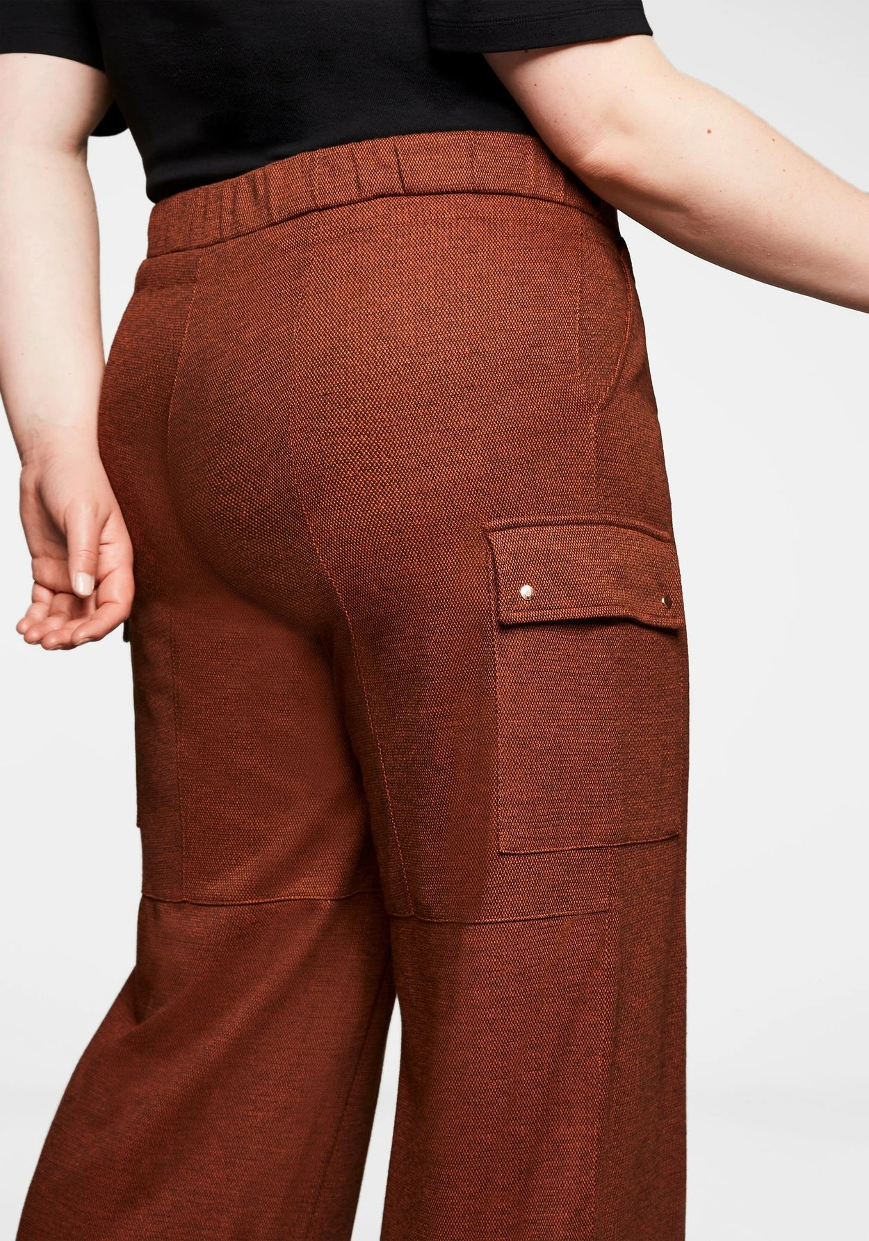 Sheego Weite Joggpants Mit Cargotaschen Aus Samt 9 Sheego Weite Joggpants Mit Cargotaschen Aus Samt – Bild 7