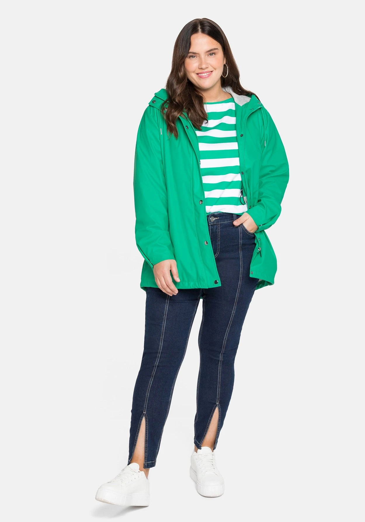 Sheego Regenjacke Mit Jerseyfutter, Hinten Länger Als Vorn 6 Sheego Regenjacke Mit Jerseyfutter, Hinten Länger Als Vorn – Bild 4