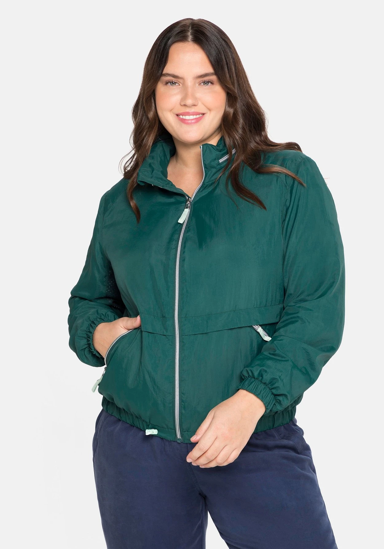 Sheego Windbreaker Mit Kapuze, In Kleiner Tasche Verstaubar 3 Sheego Windbreaker Mit Kapuze, In Kleiner Tasche Verstaubar