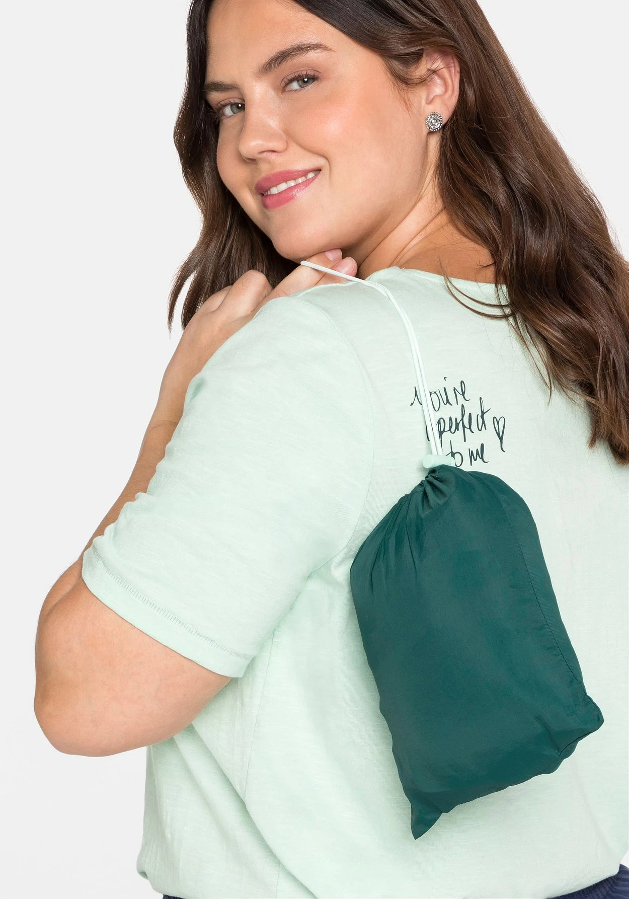 Sheego Windbreaker Mit Kapuze, In Kleiner Tasche Verstaubar 8 Sheego Windbreaker Mit Kapuze, In Kleiner Tasche Verstaubar – Bild 6