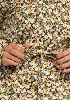 Sheego Jerseykleid Mit Millefleurs-Druck Und V-Ausschnitt 13 Sheego Jerseykleid Mit Millefleurs-Druck Und V-Ausschnitt -Sheego Verkaufsgeschäft 14180000006 049NO 02 SH