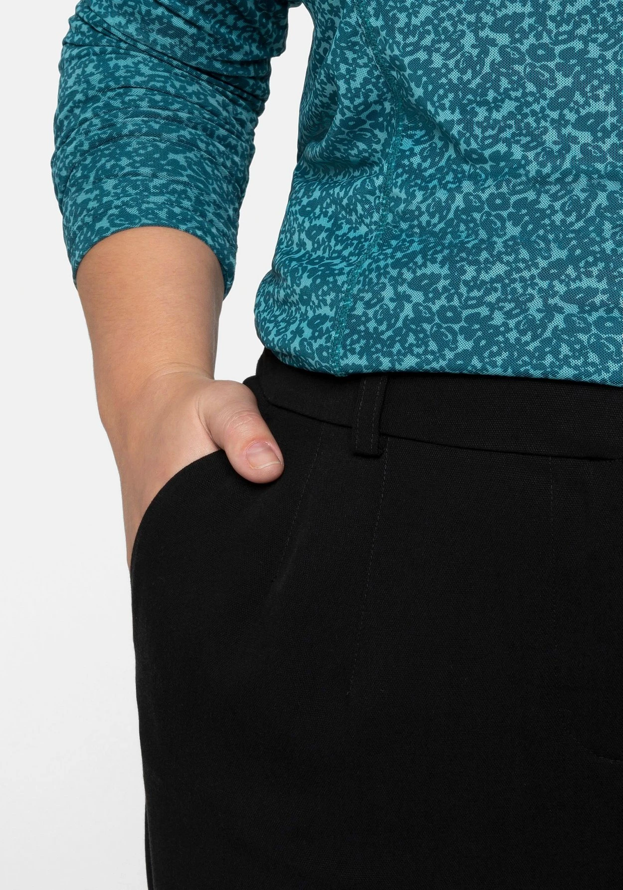 Sheego Bootcut-Hose In Leicht Strukturierter Qualität 9 Sheego Bootcut-Hose In Leicht Strukturierter Qualität – Bild 7