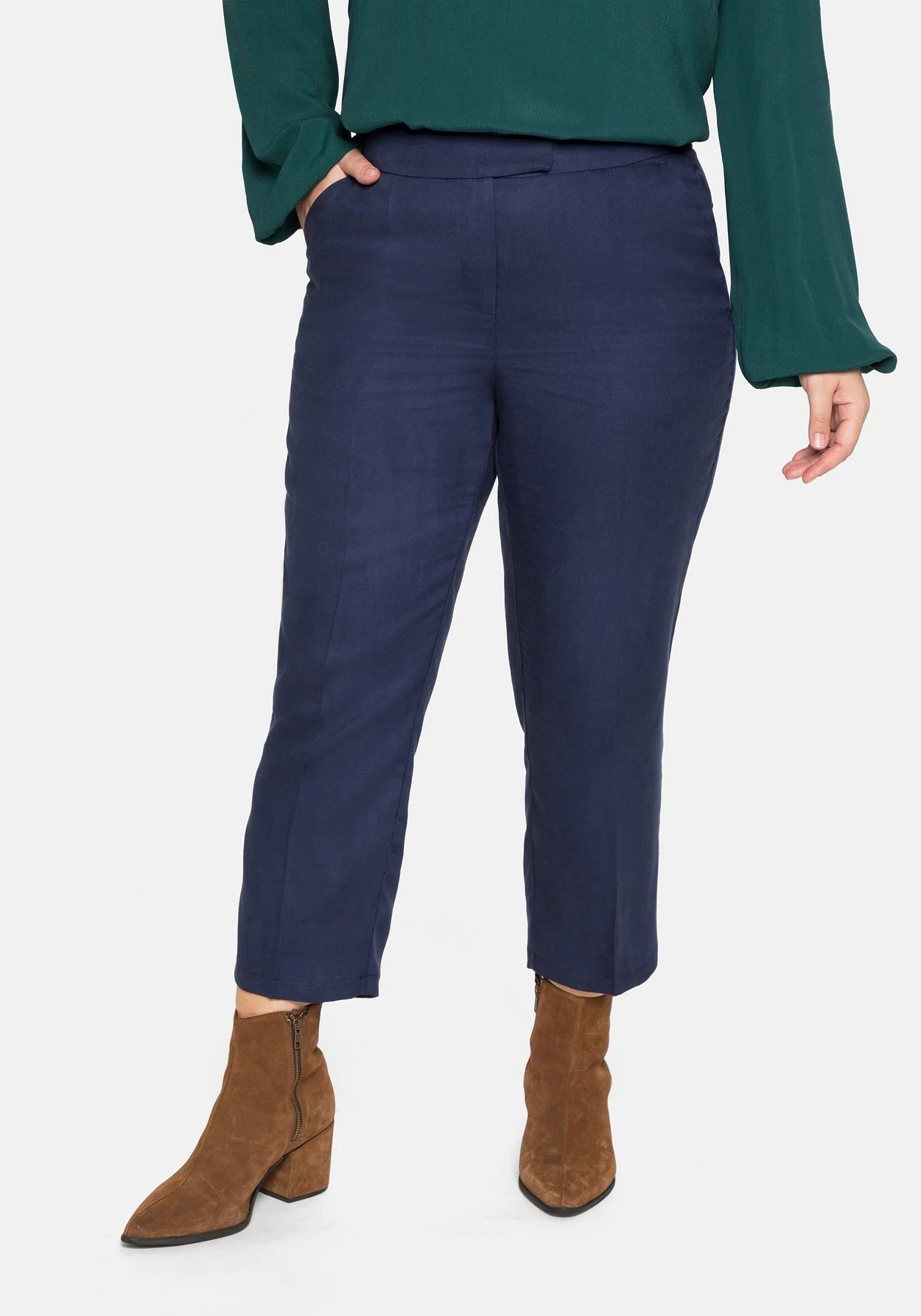 Sheego Hose In 7/8-Länge, Mit Bügelfalte Und In Leichter Struktur 3 Sheego Hose In 7/8-Länge, Mit Bügelfalte Und In Leichter Struktur