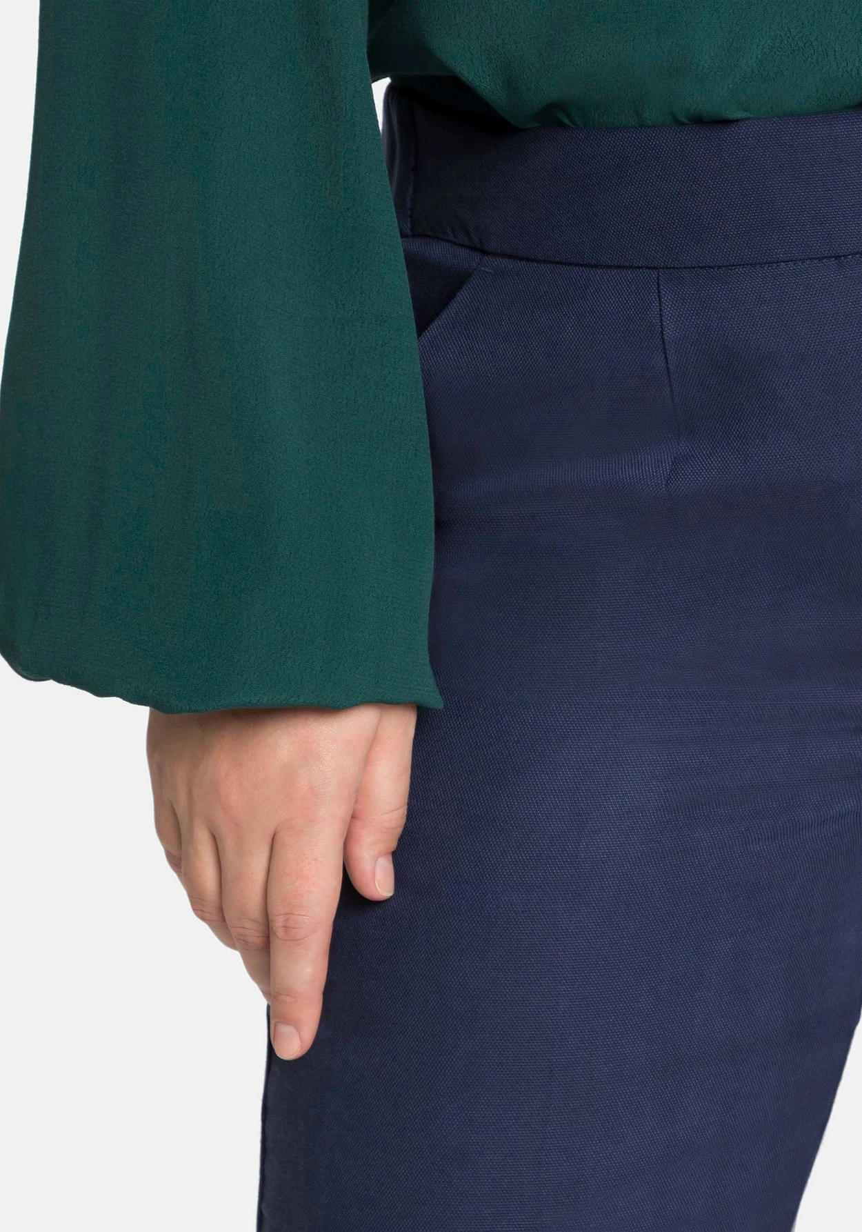 Sheego Hose In 7/8-Länge, Mit Bügelfalte Und In Leichter Struktur 9 Sheego Hose In 7/8-Länge, Mit Bügelfalte Und In Leichter Struktur – Bild 7