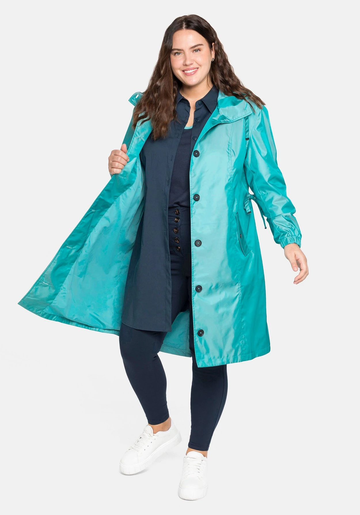 Sheego Übergangsmantel In Schimmernder Two-Tone-Optik 3 Sheego Übergangsmantel In Schimmernder Two-Tone-Optik