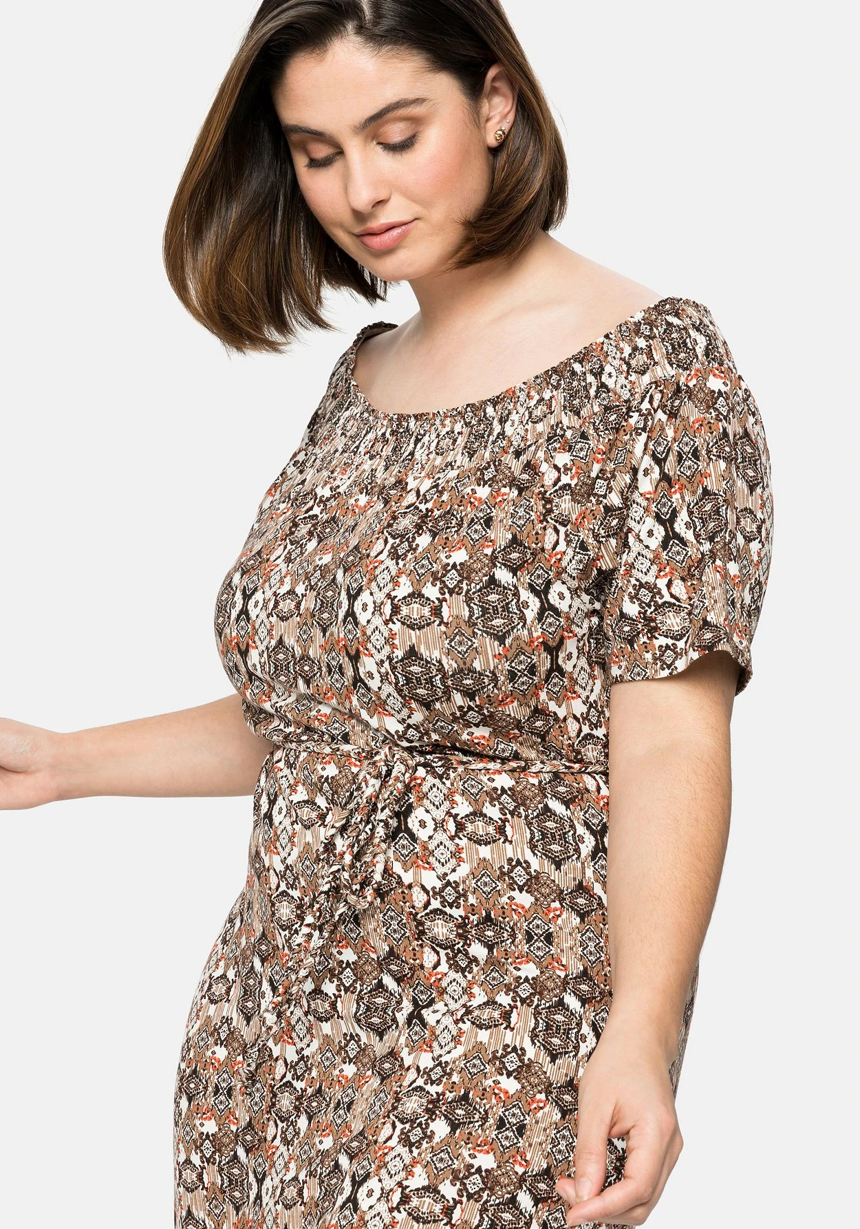 Sheego Strandkleid Mit Bindeband Und Carmenausschnitt 8 Sheego Strandkleid Mit Bindeband Und Carmenausschnitt – Bild 6