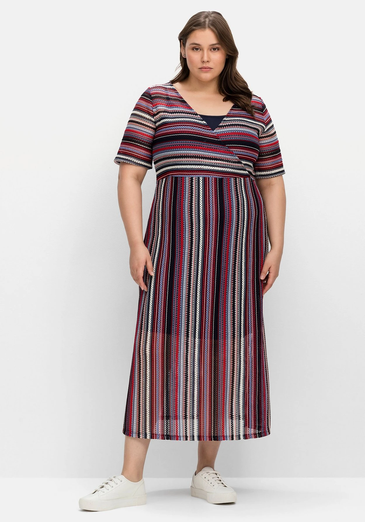 Sheego Maxikleidin Wickeloptik, Mit Unterkleid 8 Sheego Maxikleidin Wickeloptik, Mit Unterkleid – Bild 6