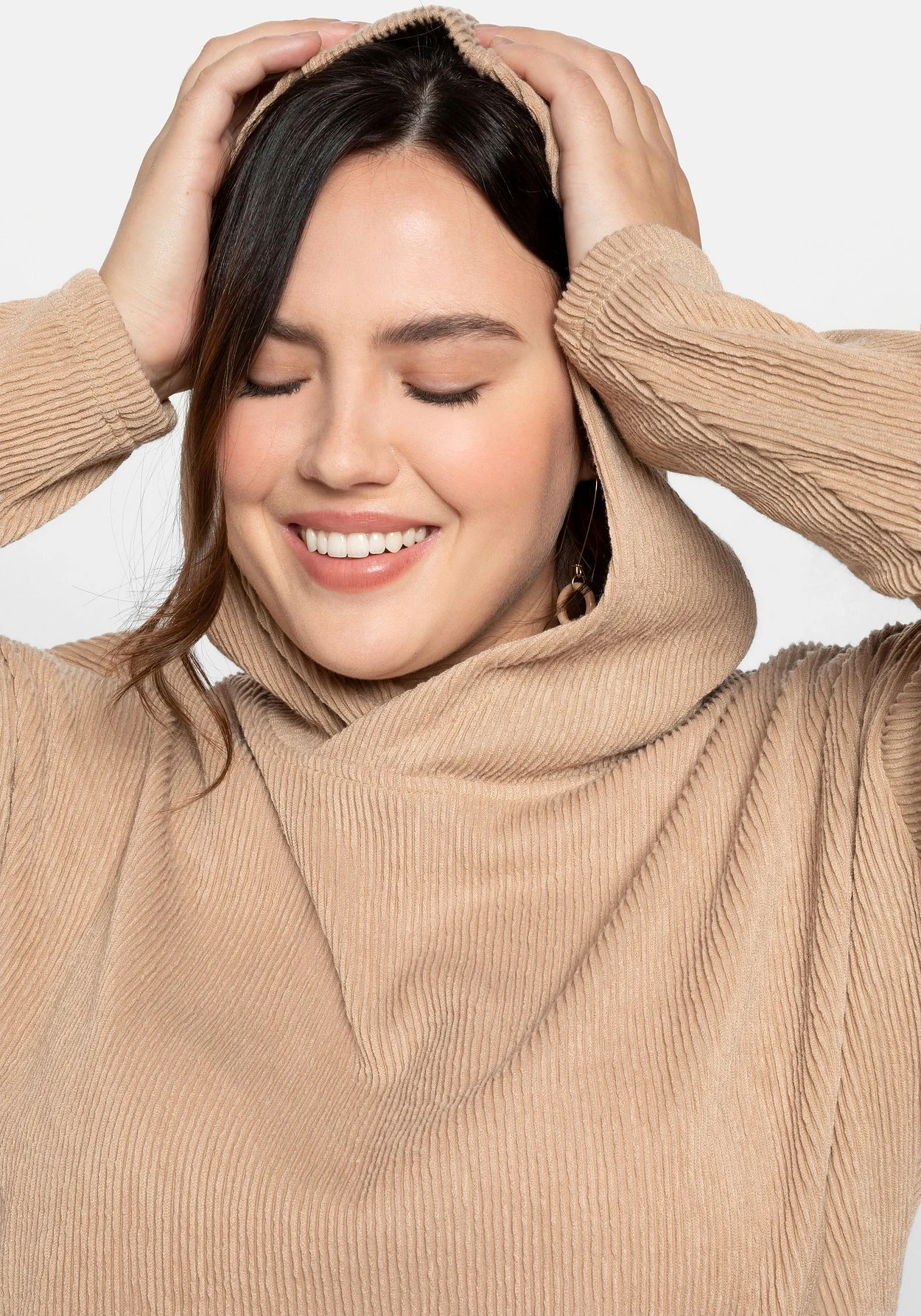 Sheego Langarmshirt In Strukturierter Optik, Mit Kapuze 8 Sheego Langarmshirt In Strukturierter Optik, Mit Kapuze – Bild 6