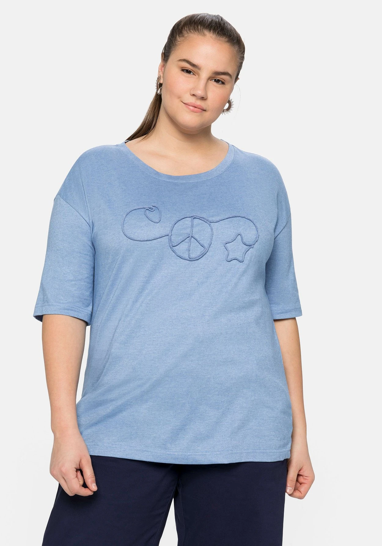 Sheego Shirt Mit Kordelapplikation, Melierte Qualität 3 Sheego Shirt Mit Kordelapplikation, Melierte Qualität