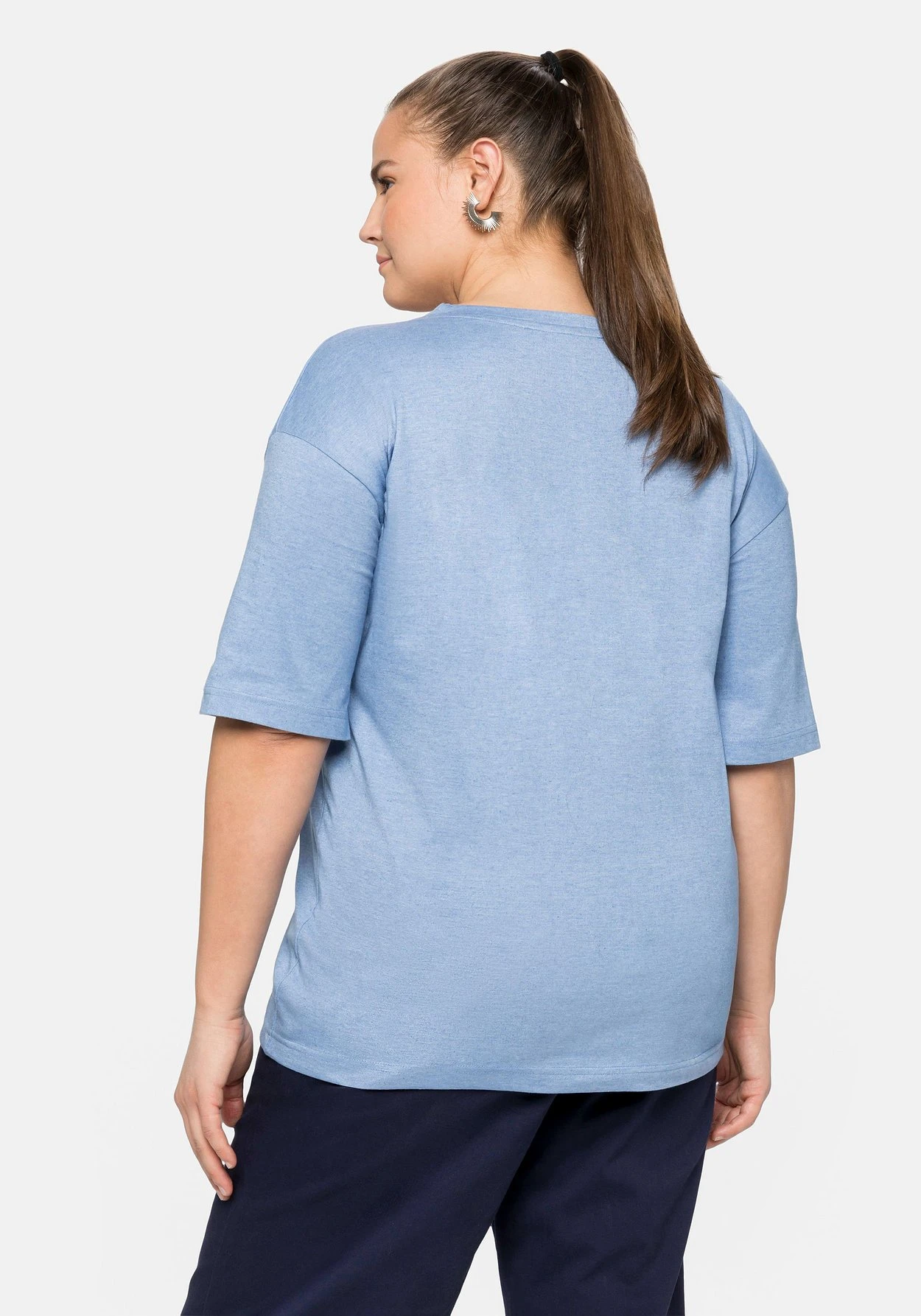 Sheego Shirt Mit Kordelapplikation, Melierte Qualität 4 Sheego Shirt Mit Kordelapplikation, Melierte Qualität – Bild 2