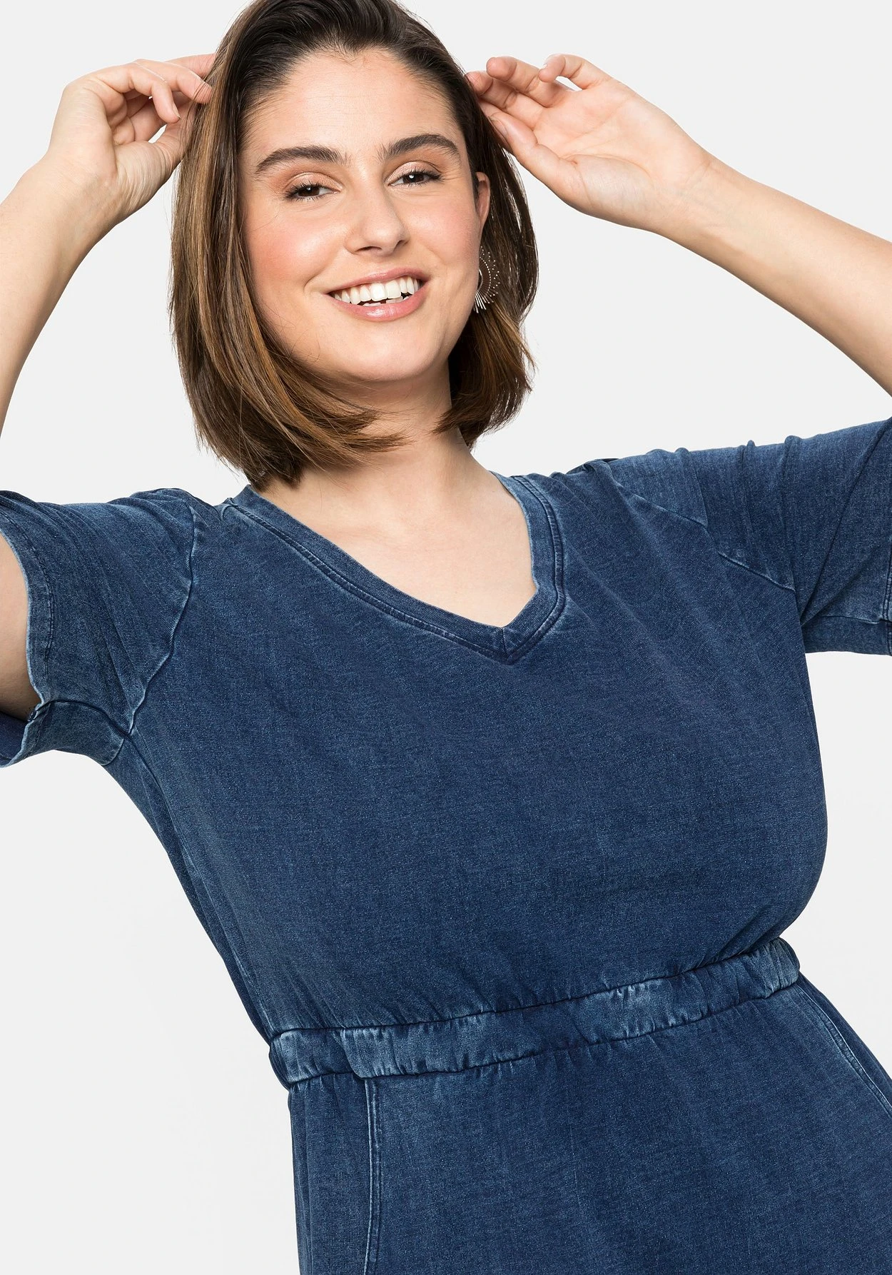 Sheego Jerseykleid In Denim-Optik, Mit Taillennaht 7 Sheego Jerseykleid In Denim-Optik, Mit Taillennaht – Bild 5