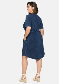Sheego Jerseykleid In Denim-Optik, Mit Taillennaht 10 Sheego Jerseykleid In Denim-Optik, Mit Taillennaht -Sheego Verkaufsgeschäft 14374600330 04DSP 00 SH