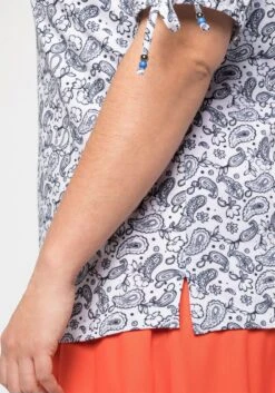 Sheego Shirt Mit Paisleydruck Und Bindeband Am Arm 12 Sheego Shirt Mit Paisleydruck Und Bindeband Am Arm -Sheego Verkaufsgeschäft 14380900010 04BGC 02 SH