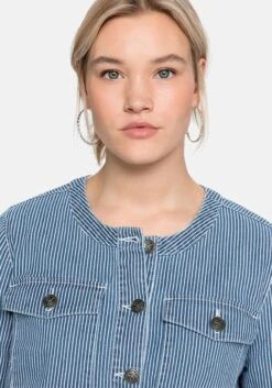 Sheego Jeansjacke Mit Streifen,in Kragenloser Form 12 Sheego Jeansjacke Mit Streifen,in Kragenloser Form -Sheego Verkaufsgeschäft 14381400053 04BKY 02 SH