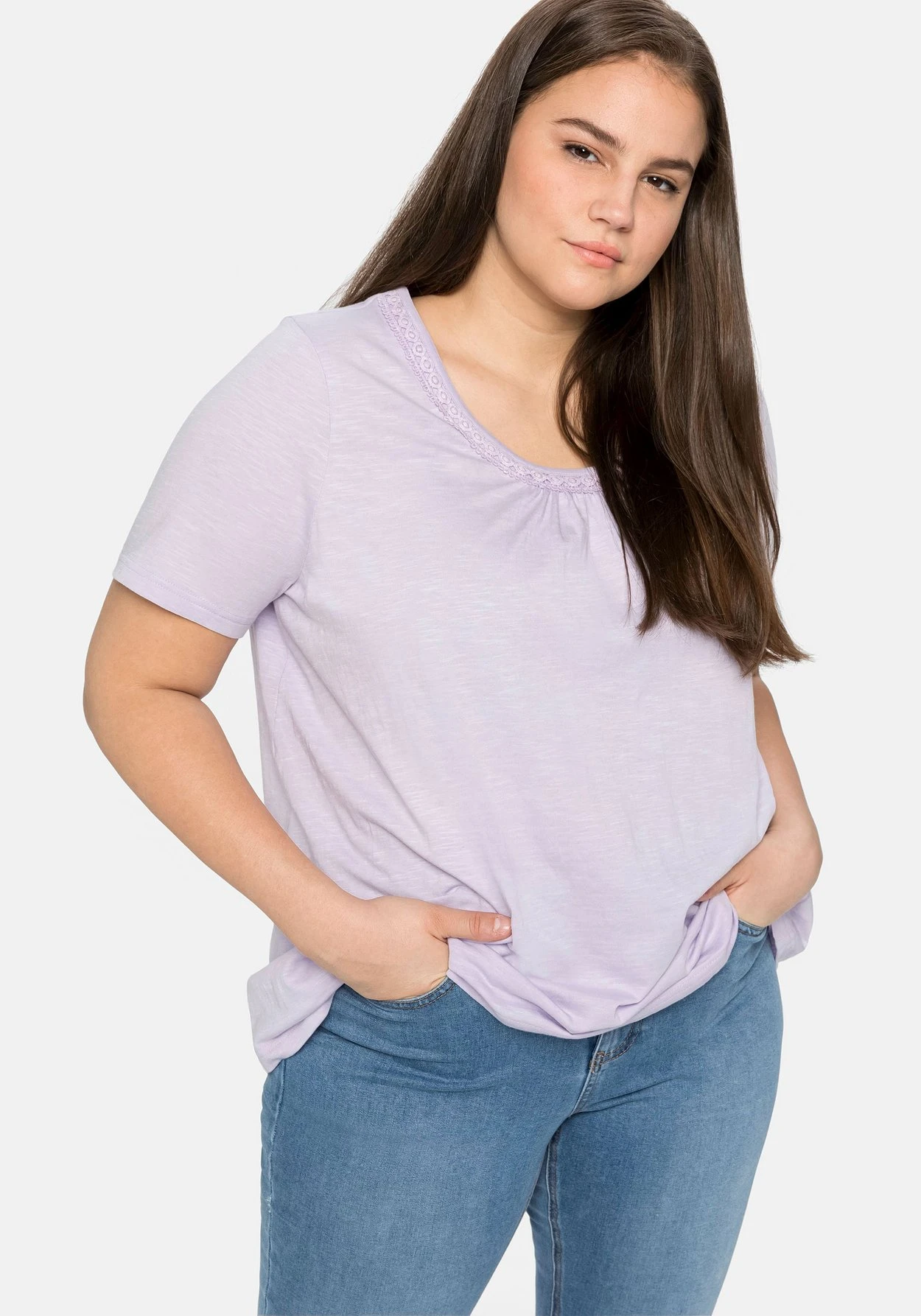 Sheego Shirt Mit Dezenter Spitze Und Raffung Am Ausschnitt 8 Sheego Shirt Mit Dezenter Spitze Und Raffung Am Ausschnitt – Bild 6