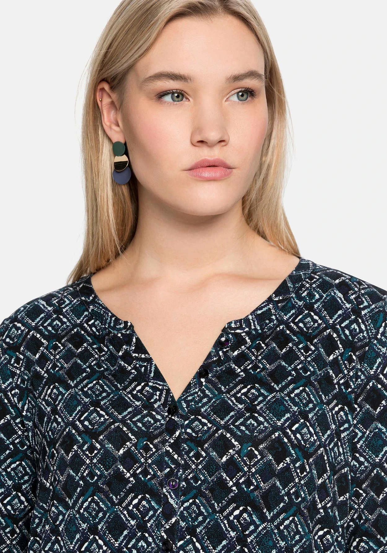 Sheego Jerseykleid Mit Alloverdruck Und Smokdetails 8 Sheego Jerseykleid Mit Alloverdruck Und Smokdetails – Bild 6