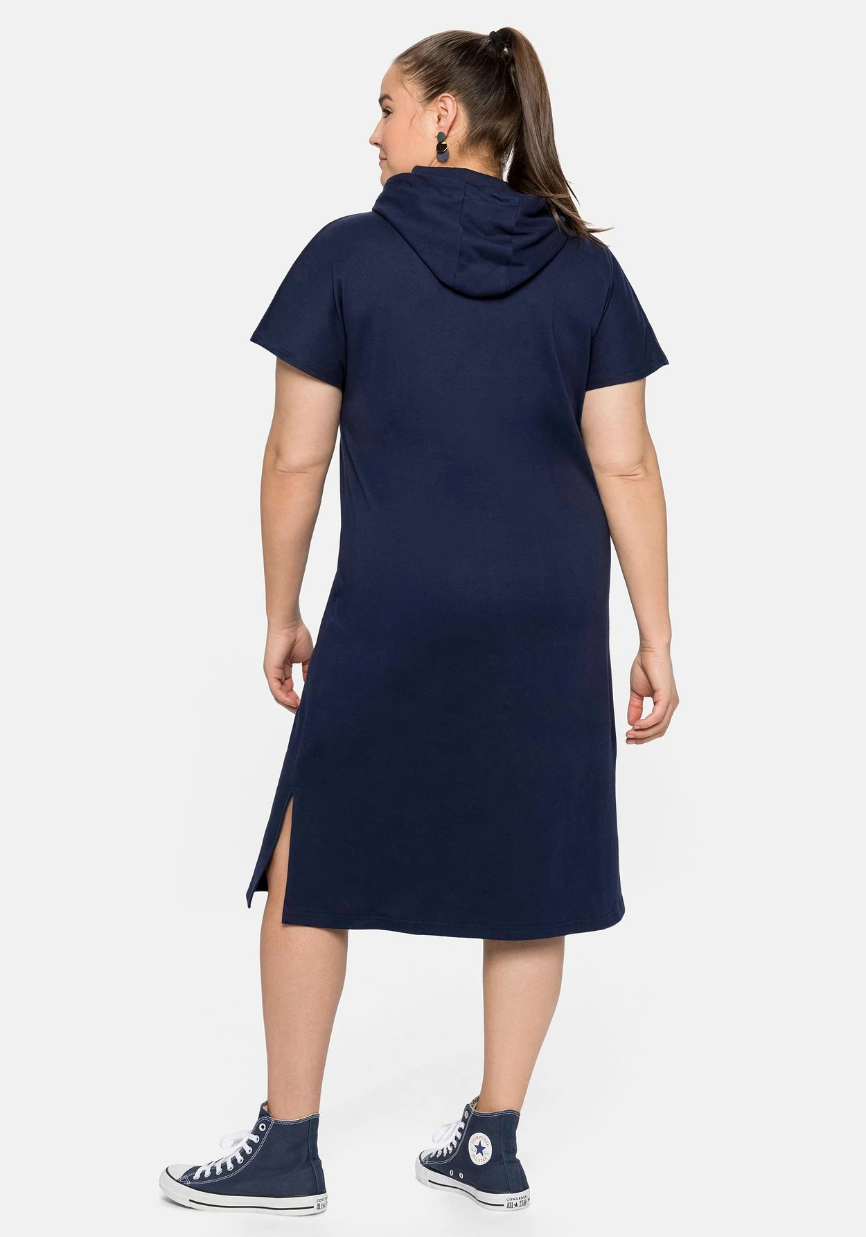 Sheego Shirtkleid Mit Kapuze Und Kängurutasche 5 Sheego Shirtkleid Mit Kapuze Und Kängurutasche – Bild 3