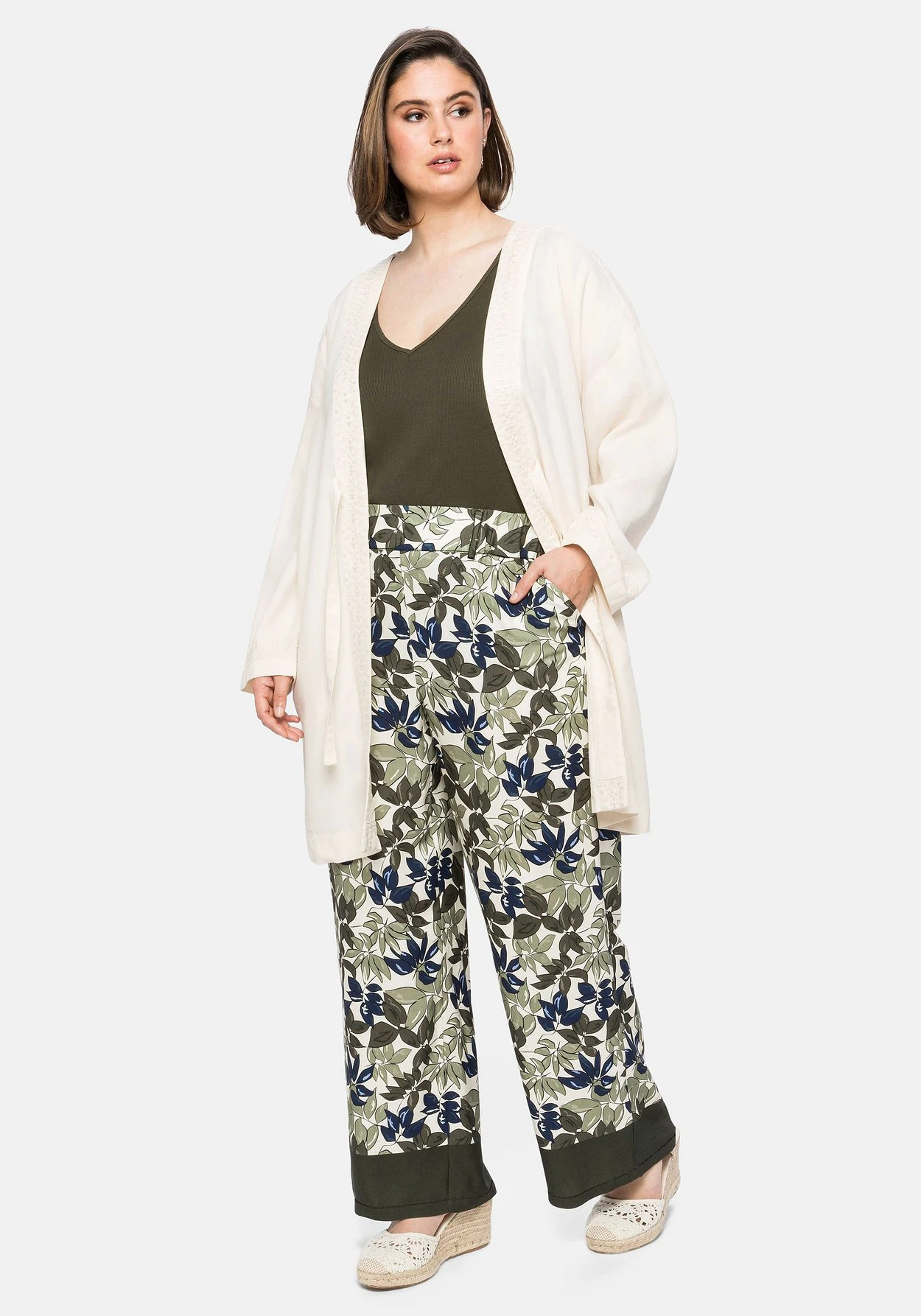 Sheego Weite Hose Mit Alloverdruck Und Schlupfbund 7 Sheego Weite Hose Mit Alloverdruck Und Schlupfbund – Bild 5