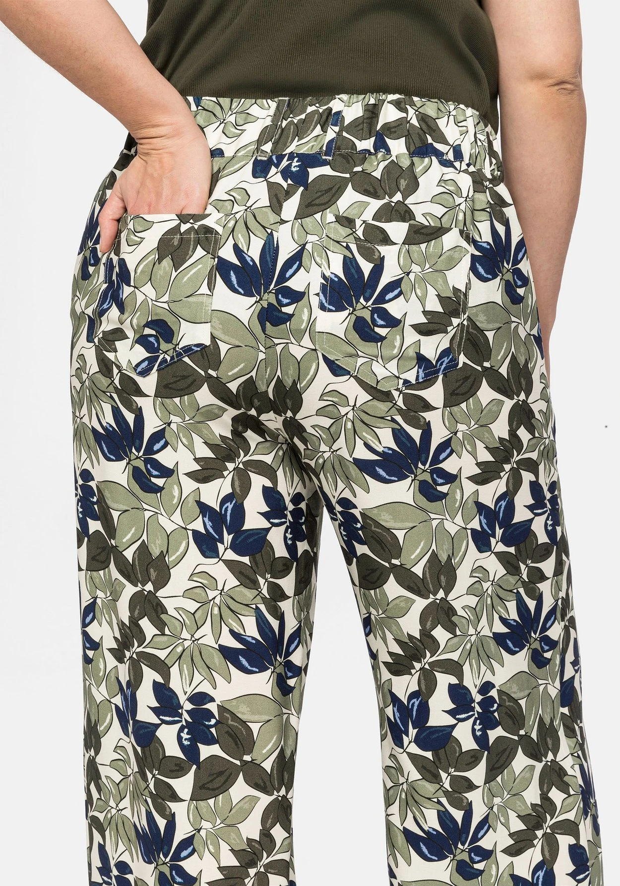 Sheego Weite Hose Mit Alloverdruck Und Schlupfbund 9 Sheego Weite Hose Mit Alloverdruck Und Schlupfbund – Bild 7