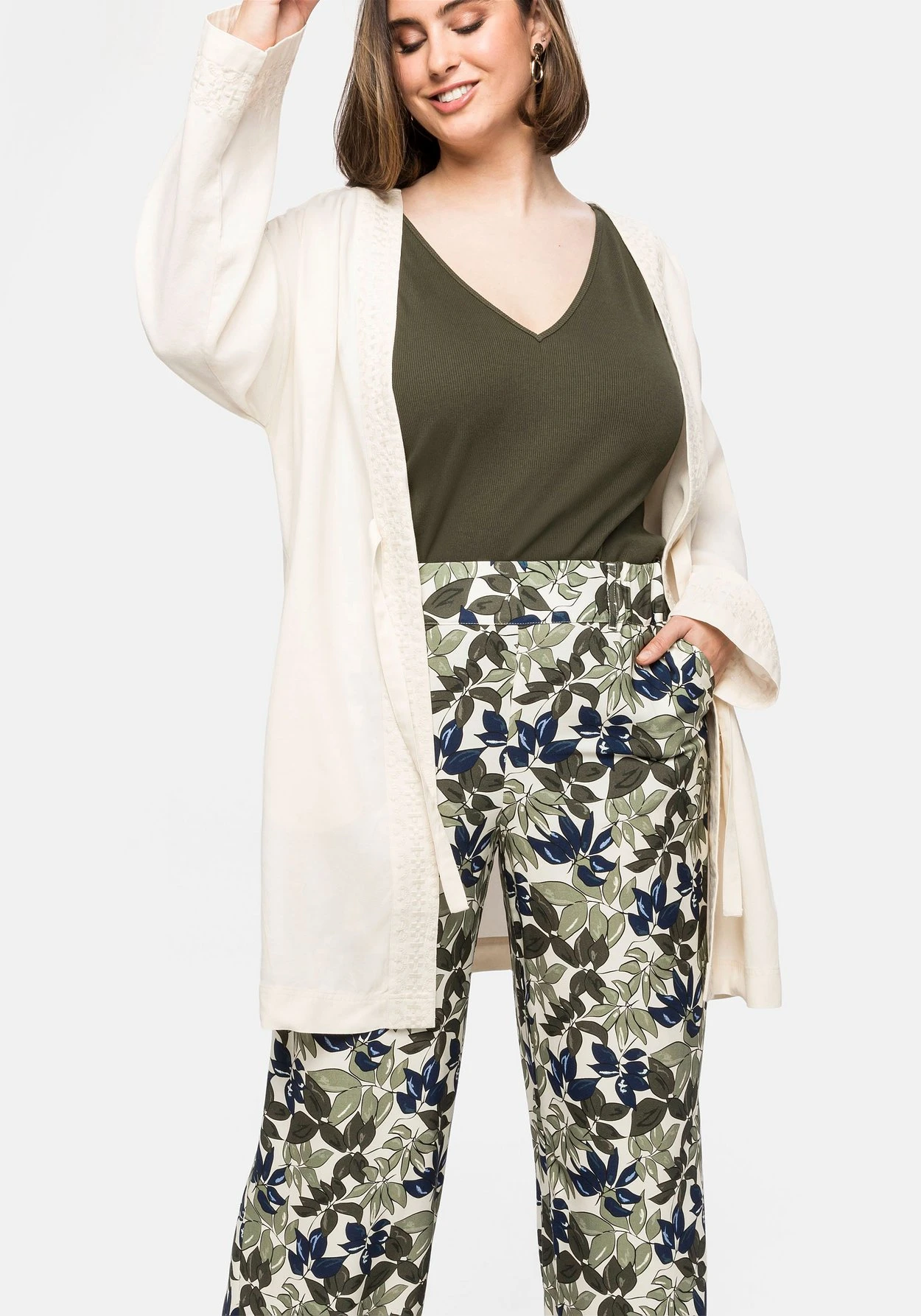 Sheego Weite Hose Mit Alloverdruck Und Schlupfbund 10 Sheego Weite Hose Mit Alloverdruck Und Schlupfbund – Bild 8