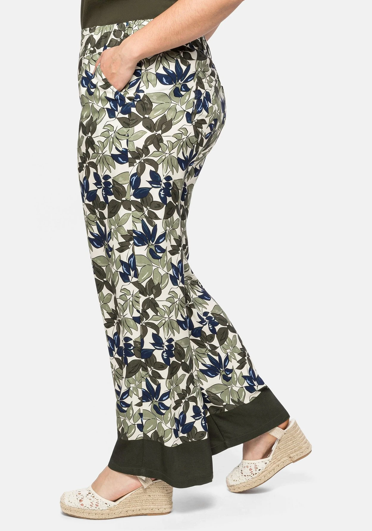 Sheego Weite Hose Mit Alloverdruck Und Schlupfbund 4 Sheego Weite Hose Mit Alloverdruck Und Schlupfbund – Bild 2