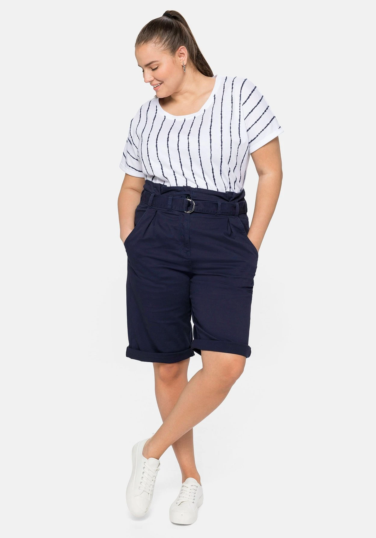 Sheego Twill-Bermudas Mit High-Waist-Bund Und Gürtel 7 Sheego Twill-Bermudas Mit High-Waist-Bund Und Gürtel – Bild 5