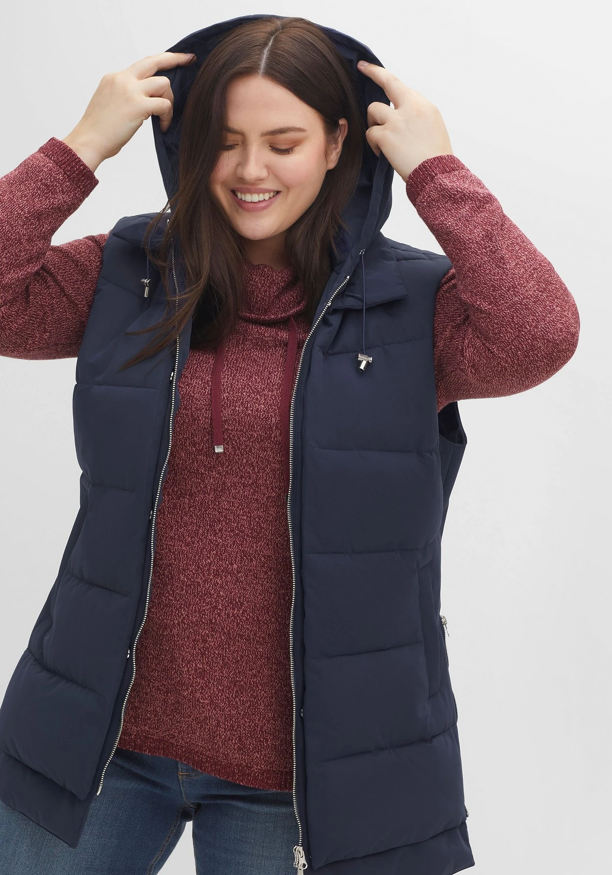 Sheego Lange Steppweste Im Lagenlook, Mit Kapuze 8 Sheego Lange Steppweste Im Lagenlook, Mit Kapuze – Bild 6