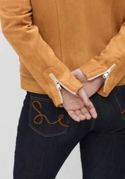 Sheego Jacke Im Bikerstil, Aus Velourslederimitat 12 Sheego Jacke Im Bikerstil, Aus Velourslederimitat -Sheego Verkaufsgeschäft 14457100076 04EML 02 SH