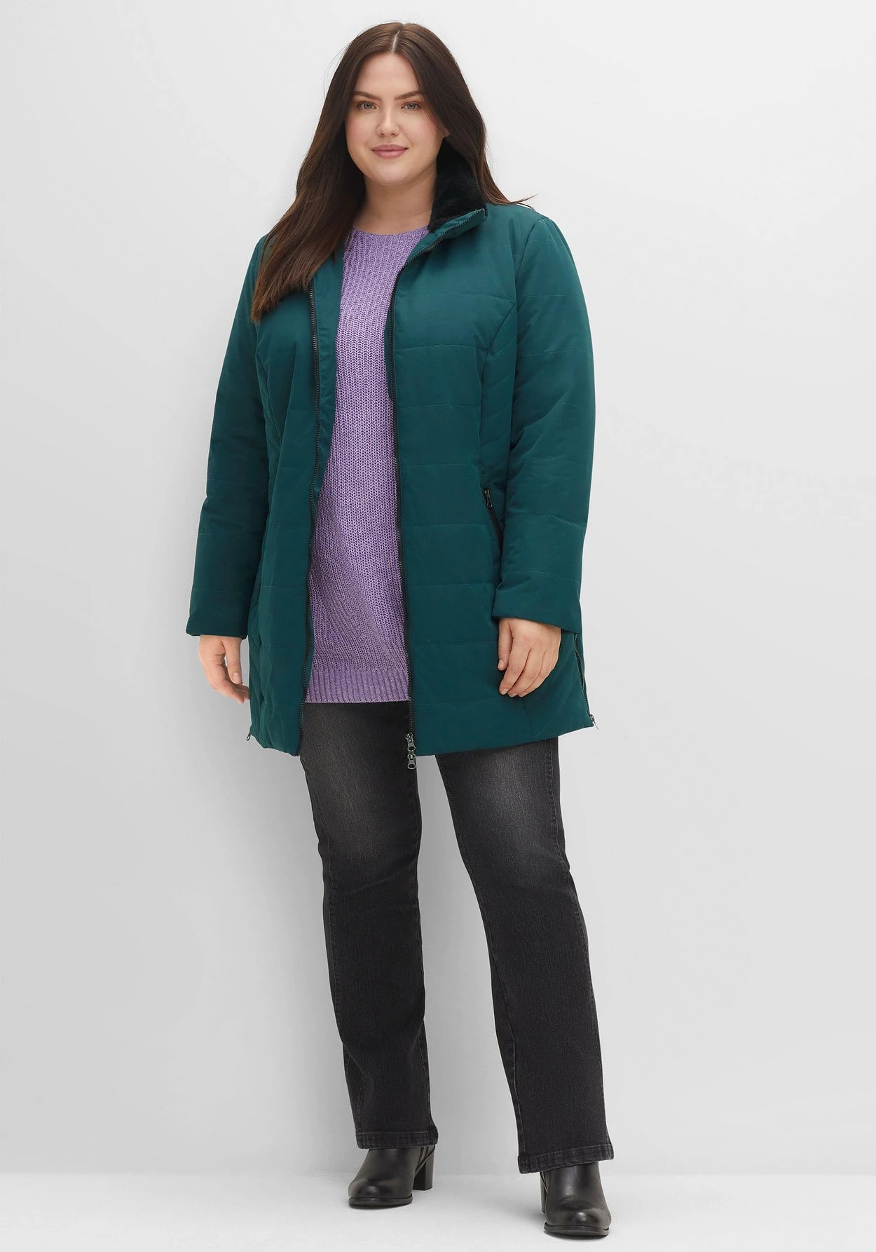 Sheego Steppjacke Mit Kapuze Und 2-Wege-Zipper 6 Sheego Steppjacke Mit Kapuze Und 2-Wege-Zipper – Bild 4